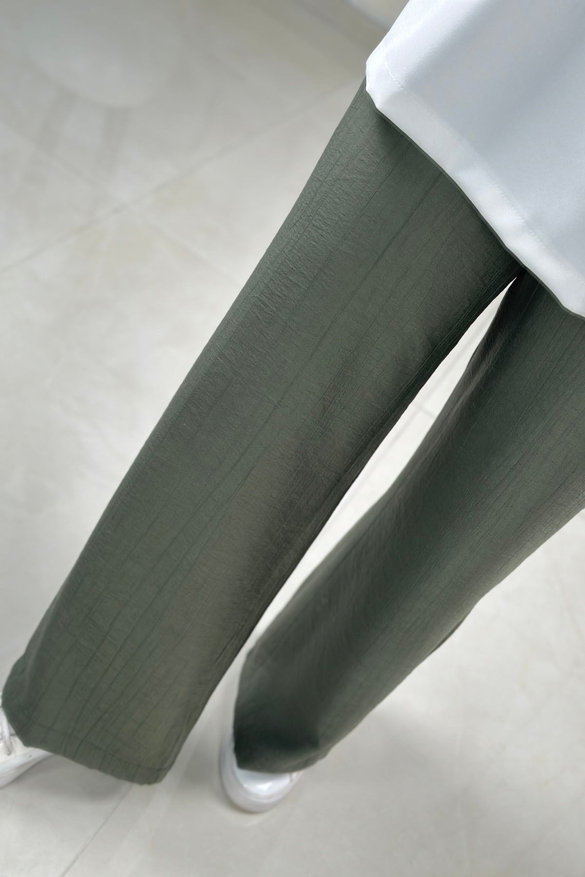 Tesettür PantolonÇilek Kumaş Beli Lastikli Bol Paça Kadın Pantolon Açık Haki MLH 8043