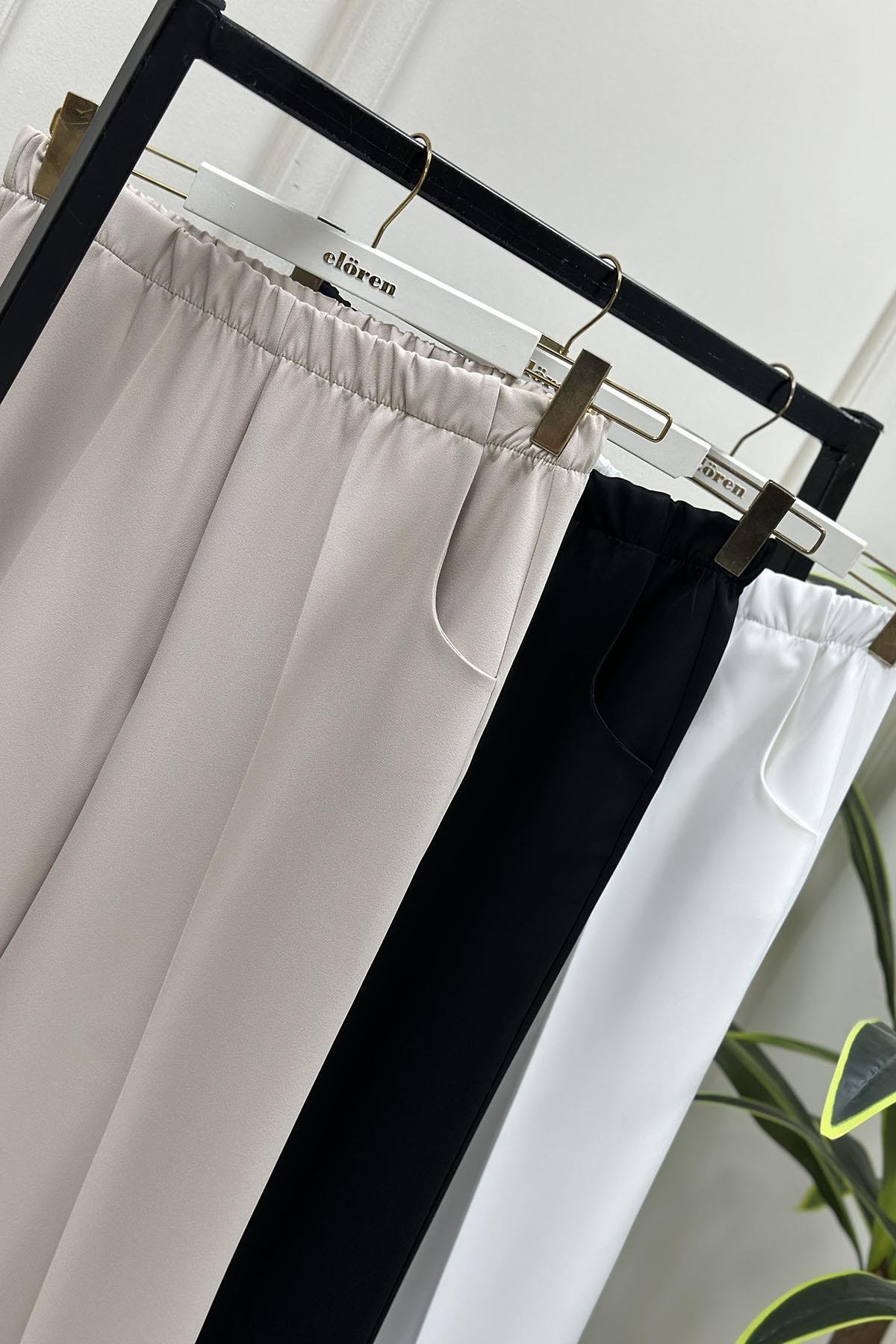 Tesettür PantolonEsmira Beli Lastikli Bol Paça Cepli Kadın Pantolon Beyaz ESM 1301