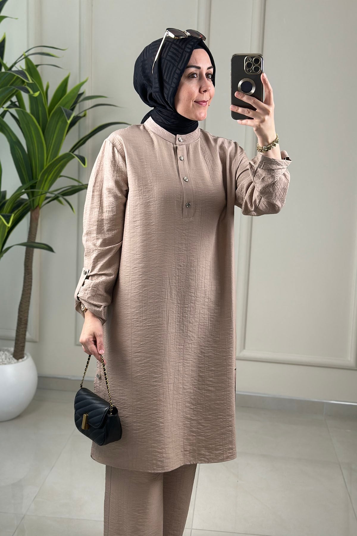Tesettür Pantolonlu Takım Önü Yarım Çıtçıtlı Katlama Kol Tunik ve Pantolon Kadın İkili Takım Vizon KADO 263230