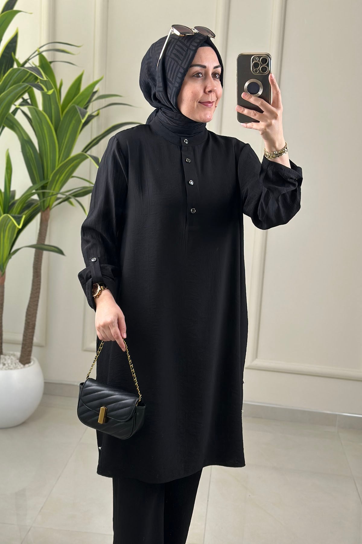 Tesettür Pantolonlu Takım Önü Yarım Çıtçıtlı Katlama Kol Tunik ve Pantolon Kadın İkili Takım  Siyah KADO 263230