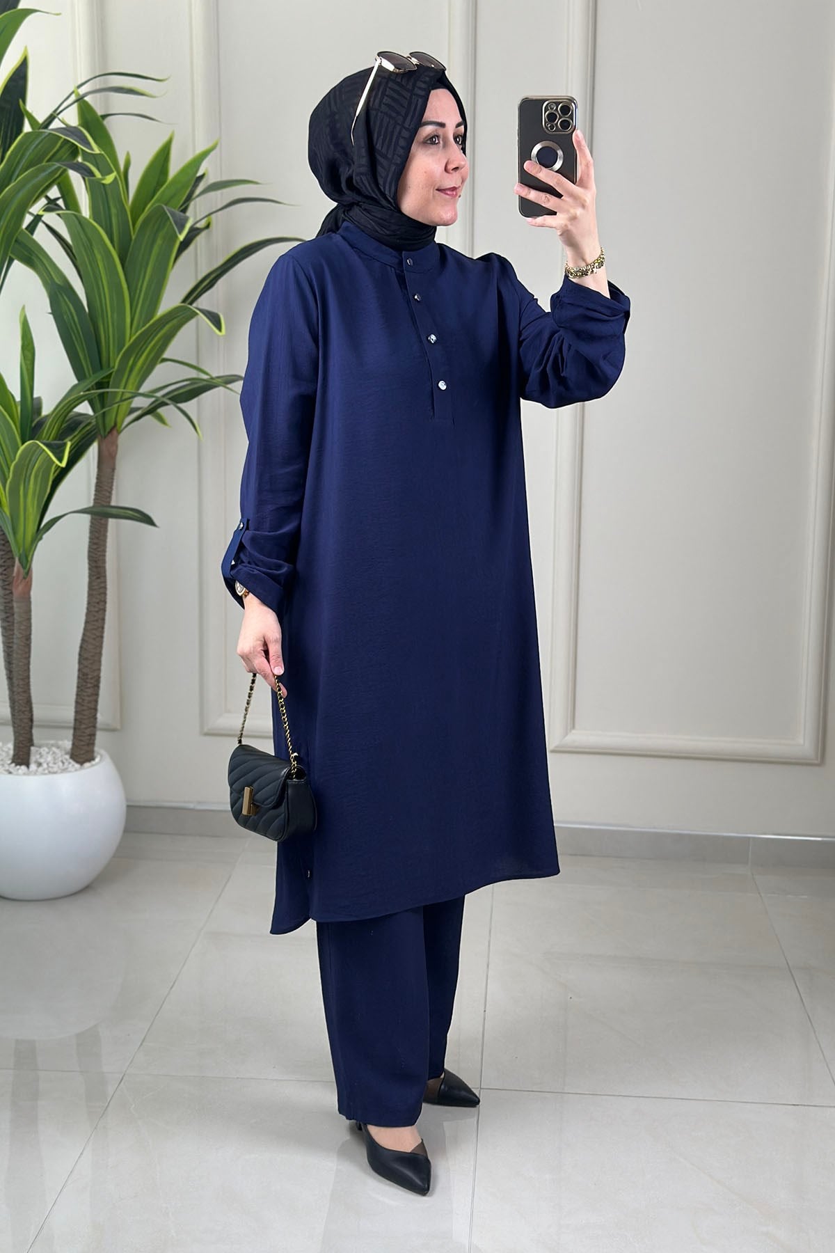 Tesettür Pantolonlu Takım Önü Yarım Çıtçıtlı Katlama Kol Tunik ve Pantolon Kadın İkili Takım Lacivert KADO 263230