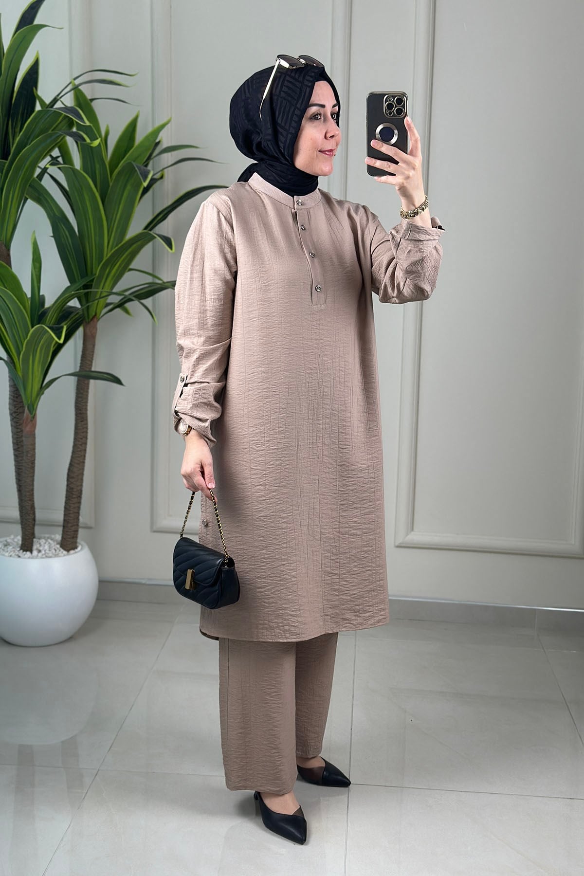 Tesettür Pantolonlu Takım Önü Yarım Çıtçıtlı Katlama Kol Tunik ve Pantolon Kadın İkili Takım Vizon KADO 263230