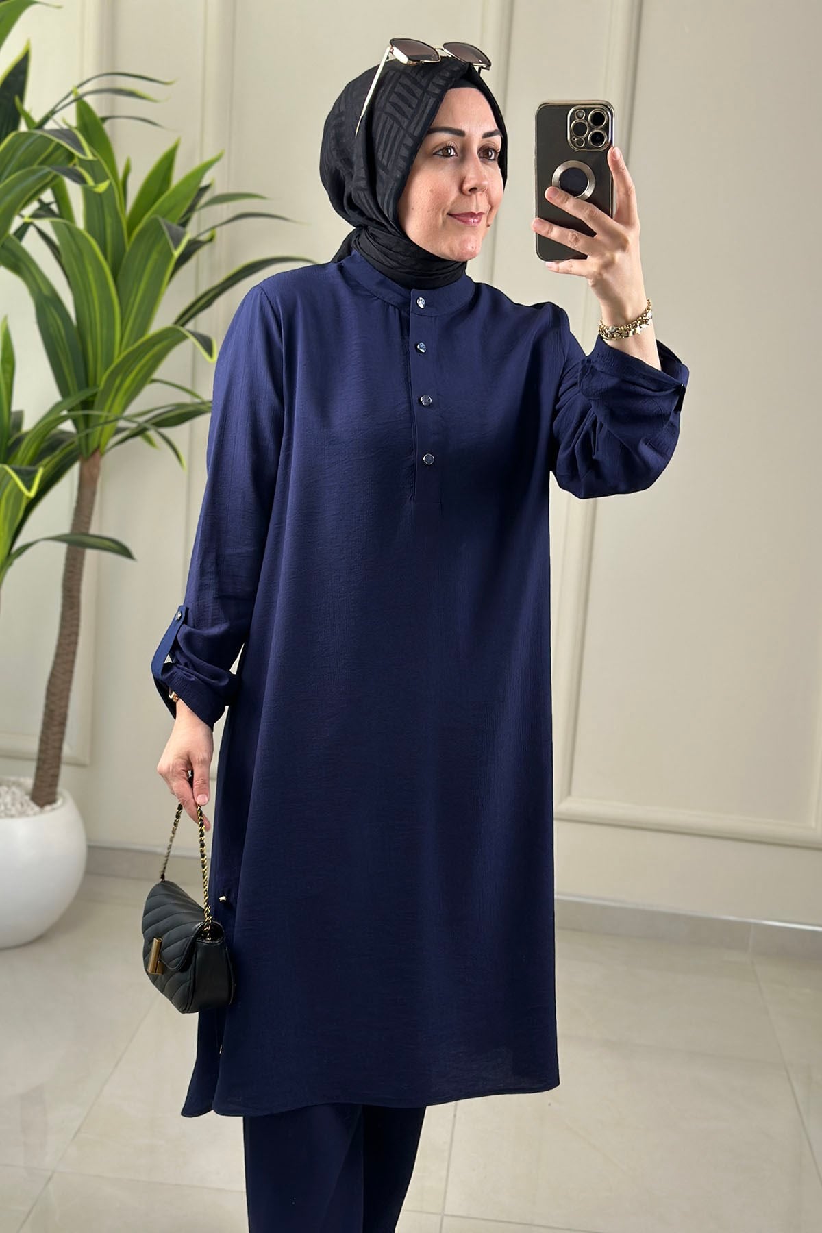 Tesettür Pantolonlu Takım Önü Yarım Çıtçıtlı Katlama Kol Tunik ve Pantolon Kadın İkili Takım Lacivert KADO 263230