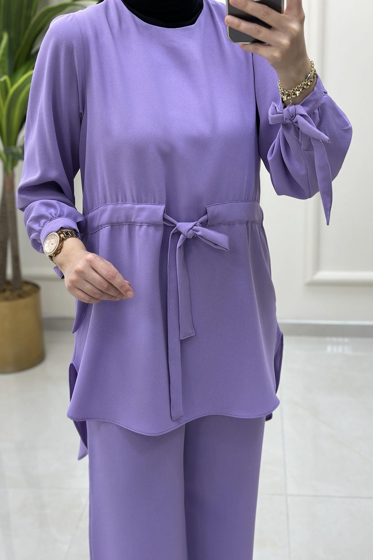 Tesettür Pantolonlu TakımBeli Kemerli Kolu Kurdele Detaylı Tunik ve Pantolon Kadın İkili Takım Lila SFF 1871