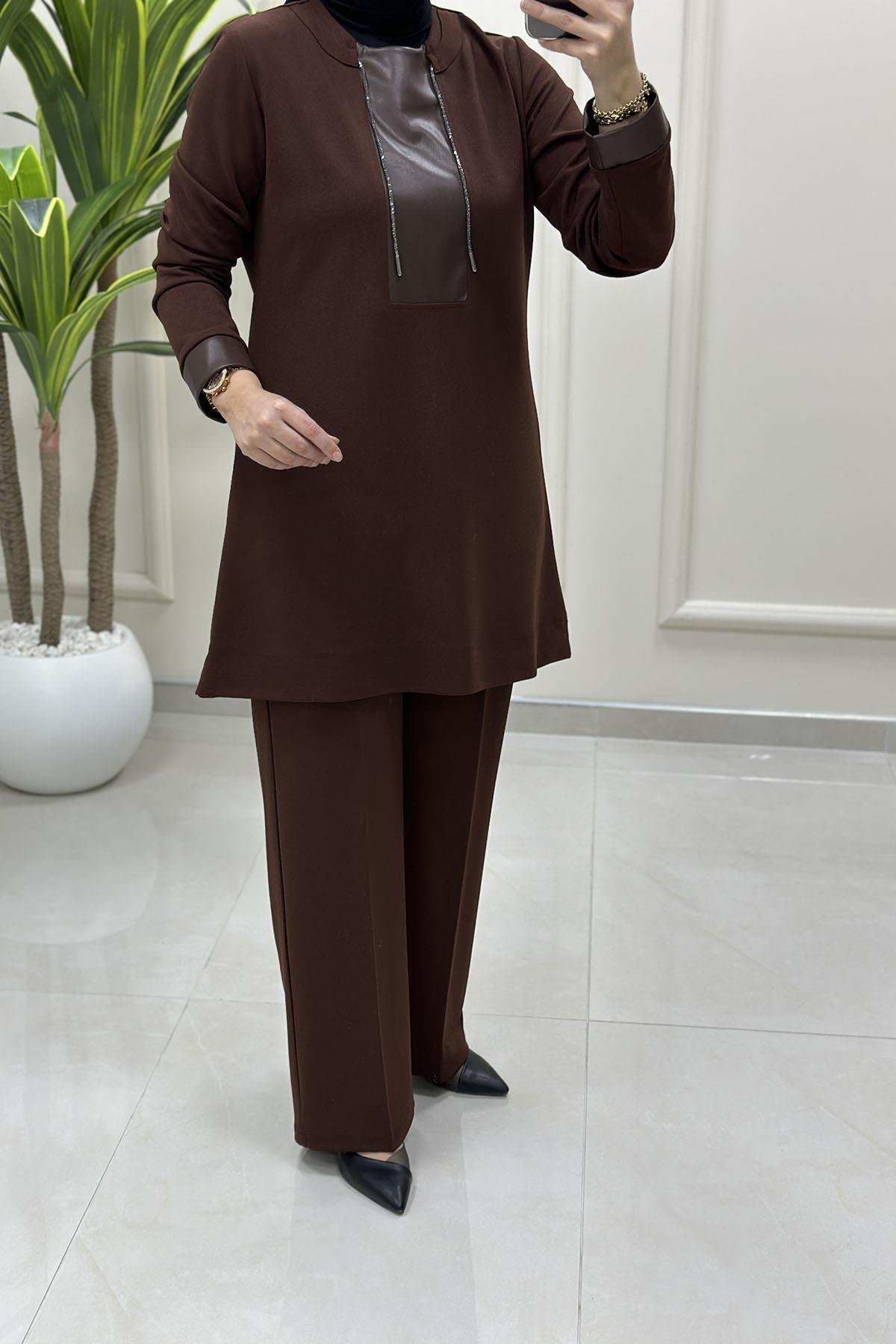Tesettür Pantolonlu TakımDeri Kombinli Yaka Taş İpli Tunik ve Pantolon Kadın İkili Takım Kahverengi CNR 2234