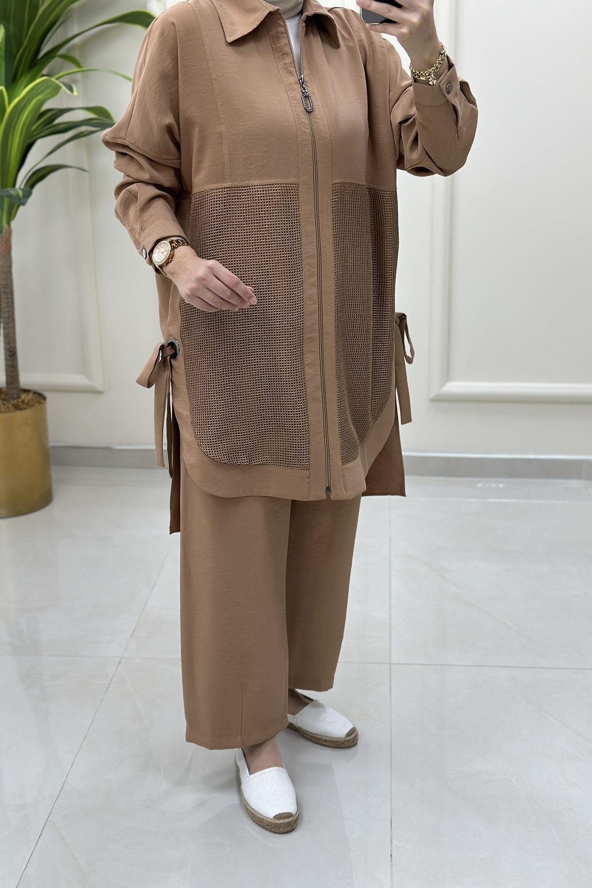 Tesettür Pantolonlu TakımDüşük Omuz File Kombinli Giyçık ve Pantolon Kadın İkili Takım Camel ESS 2109