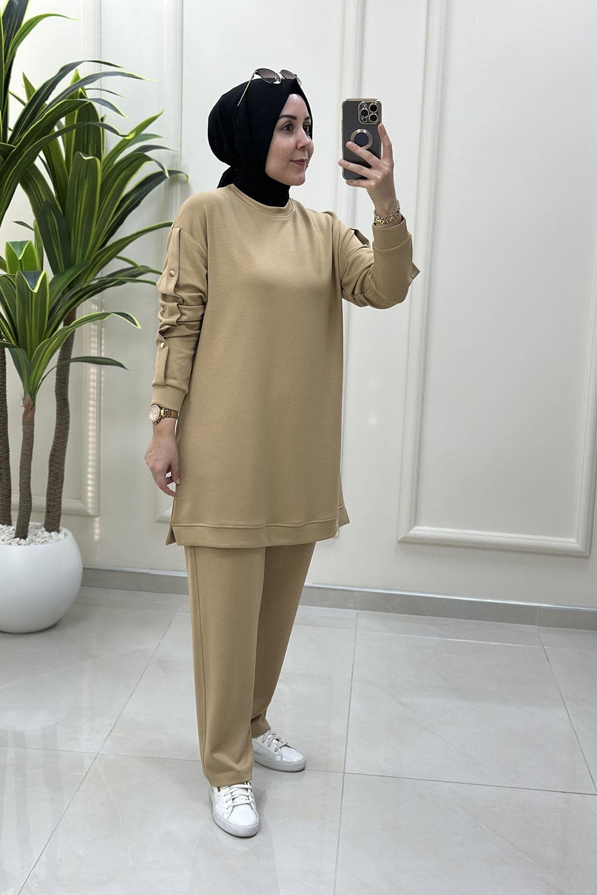 Tesettür Pantolonlu TakımDüşük Omuz Kol Zımba Detaylı Tunik ve Pantolon Kadın İkili Takım Camel KADO 9662