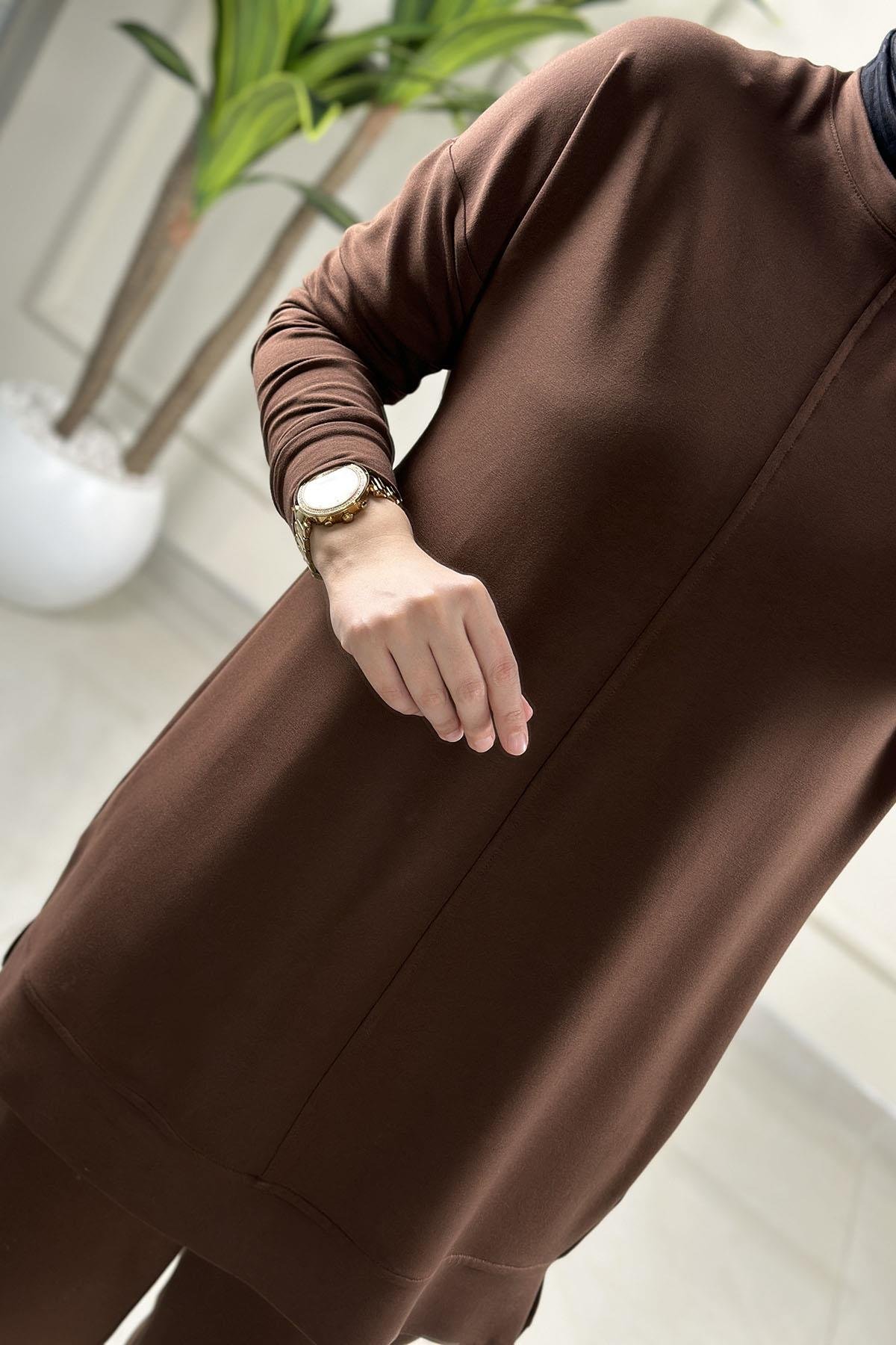 Tesettür Pantolonlu TakımDüşük Omuz Önü Dikiş Detaylı Tunik ve Pantolon Kadın İkili Takım Kahverengi KADO 257316