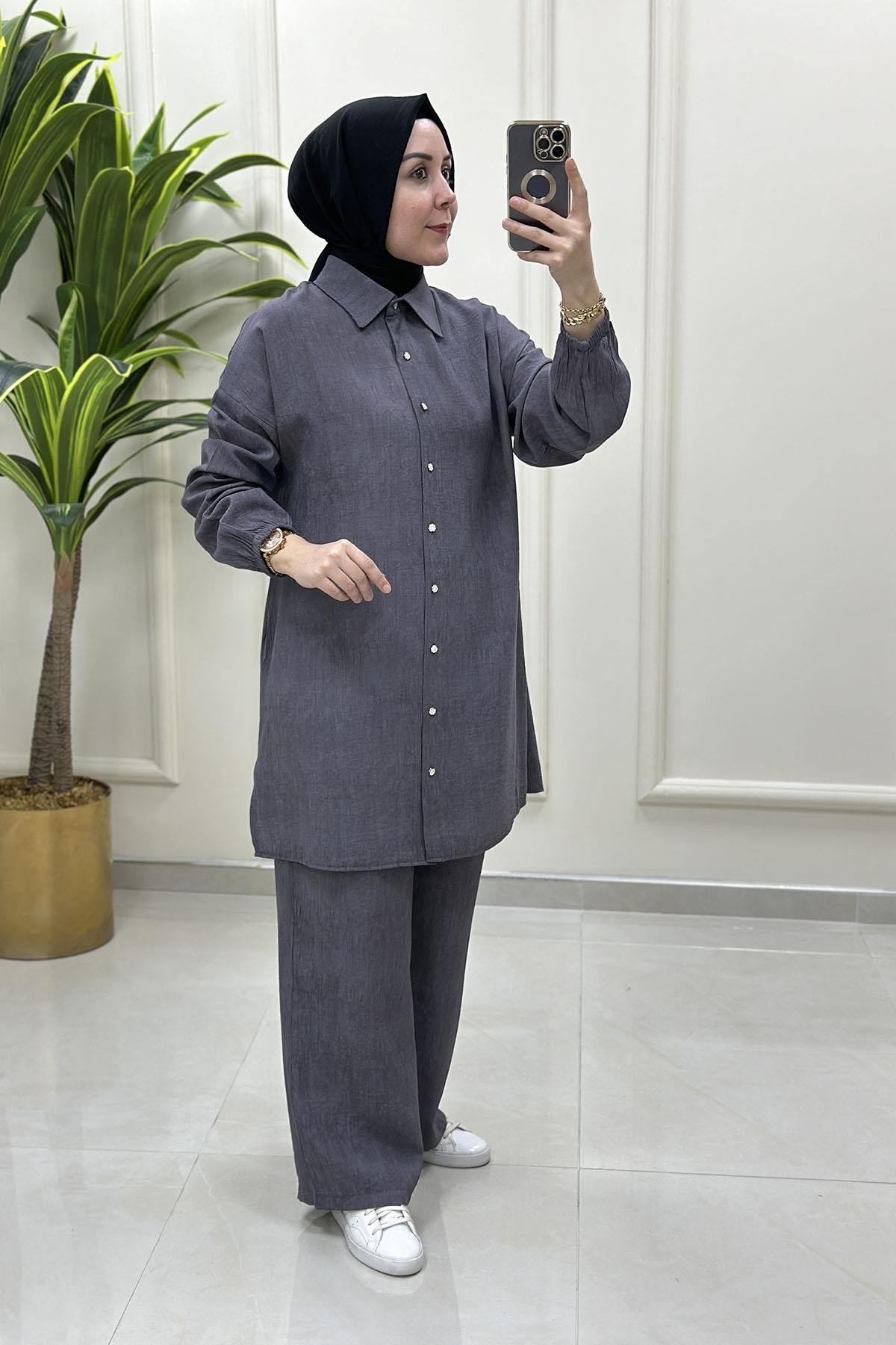 Tesettür Pantolonlu TakımDüşük Omuz Önü Düğmeli Tunik ve Pantolon Kadın İkili Takım Gri KADO 251445