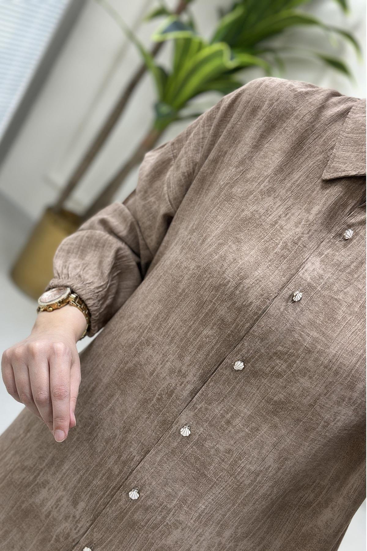 Tesettür Pantolonlu TakımDüşük Omuz Önü Düğmeli Tunik ve Pantolon Kadın İkili Takım Vizon KADO 251445