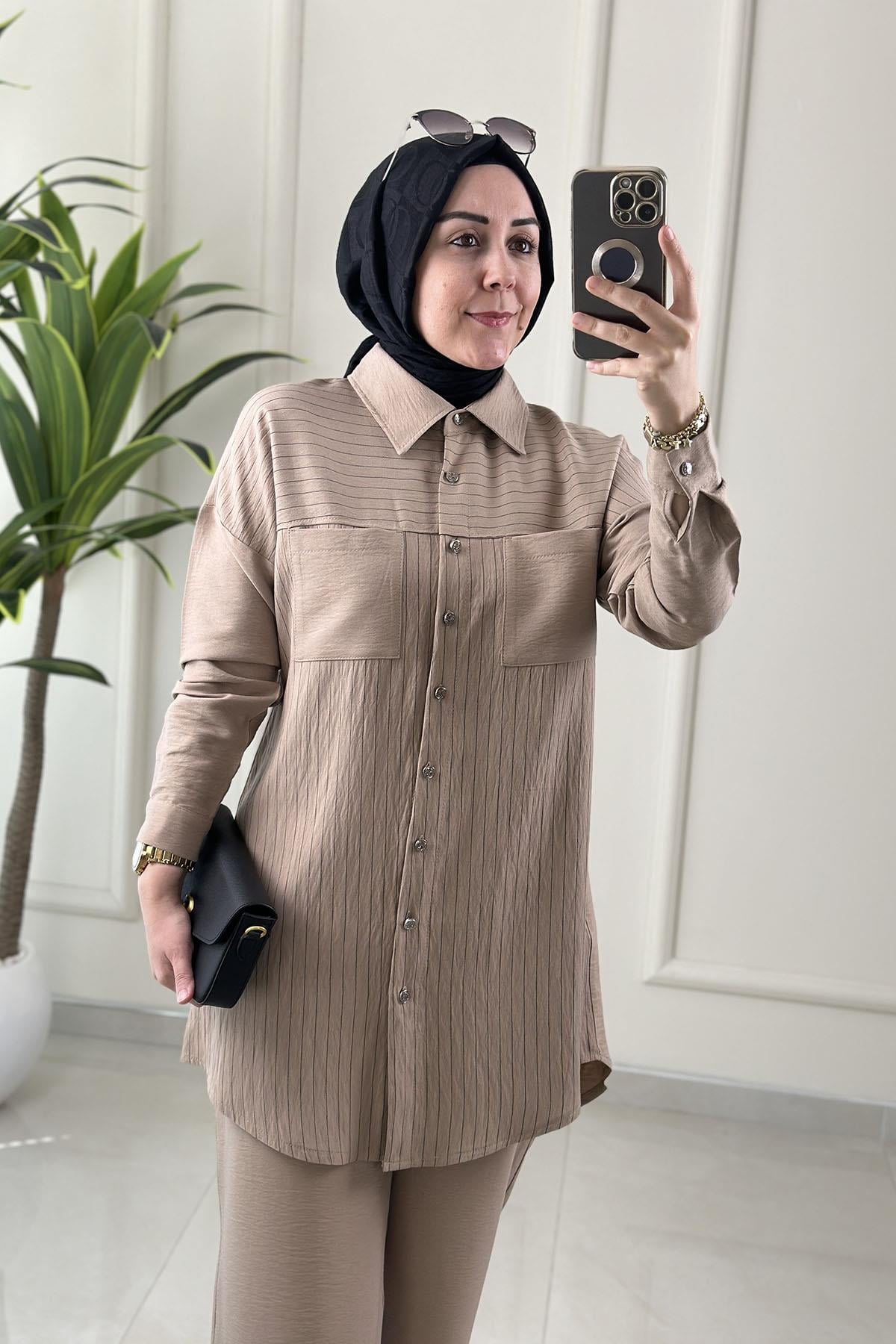 Tesettür Pantolonlu TakımDüşük Omuz Önü Düğmeli Tunik ve Pantolon Kadın İkili Takım Vizon KADO 262004