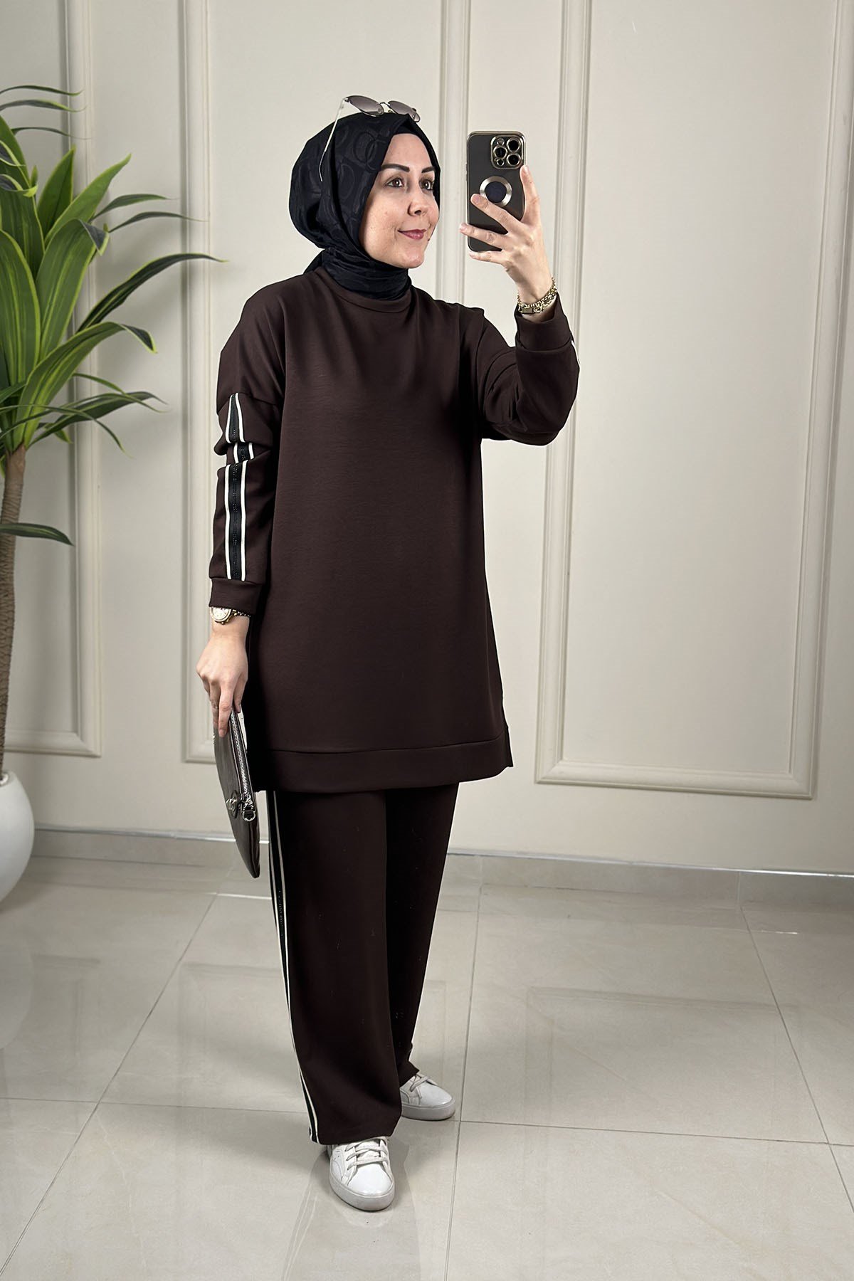 Tesettür Pantolonlu TakımDüşük Omuz Şerit Detaylı Tunik ve Pantolon Kadın İkili Takım Kahverengi GNR 262
