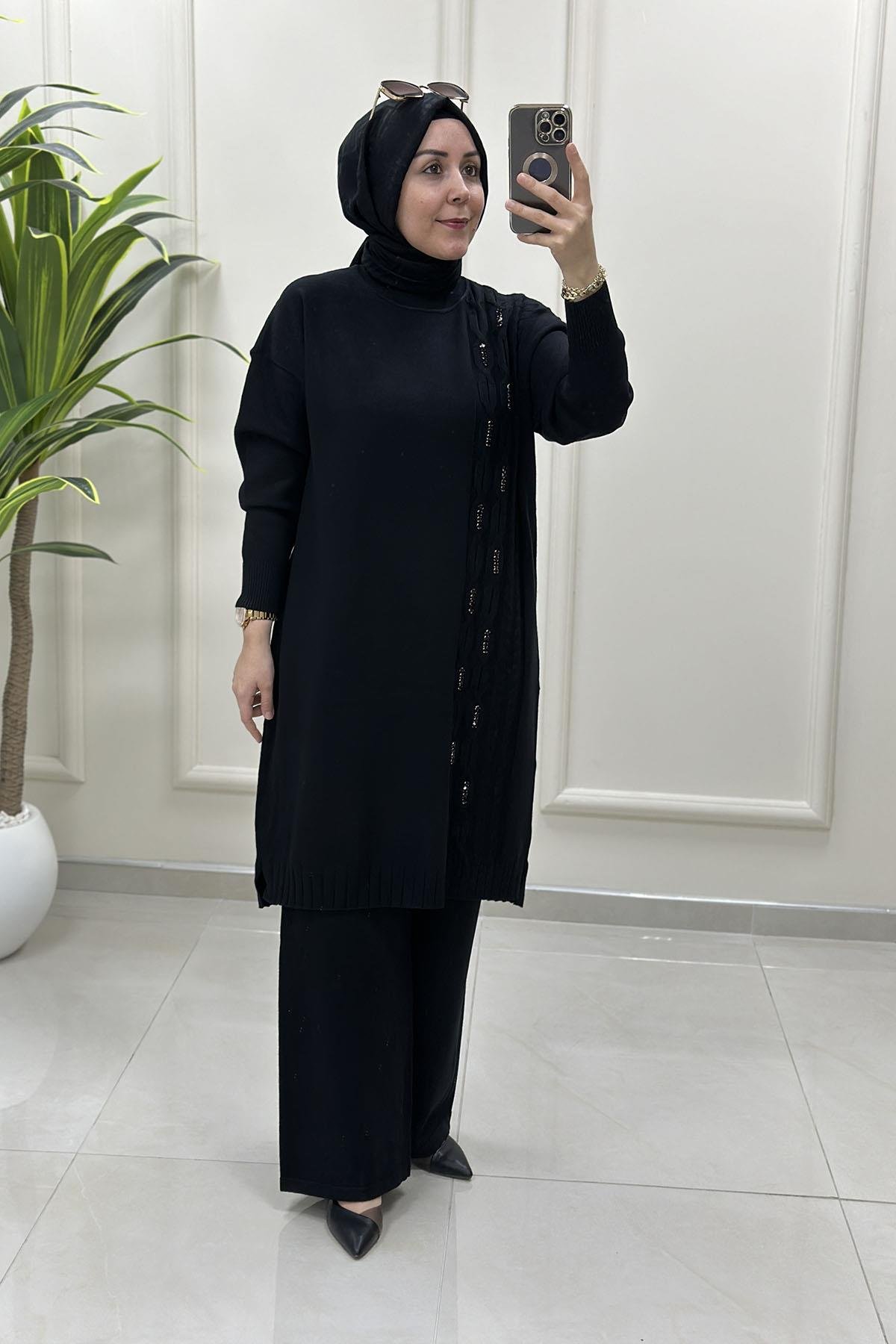 Tesettür Pantolonlu TakımDüşük Omuz Taş Detaylı Şal Atkılı Tunik ve Pantolon Kadın İkili Takım Siyah SFF 5134