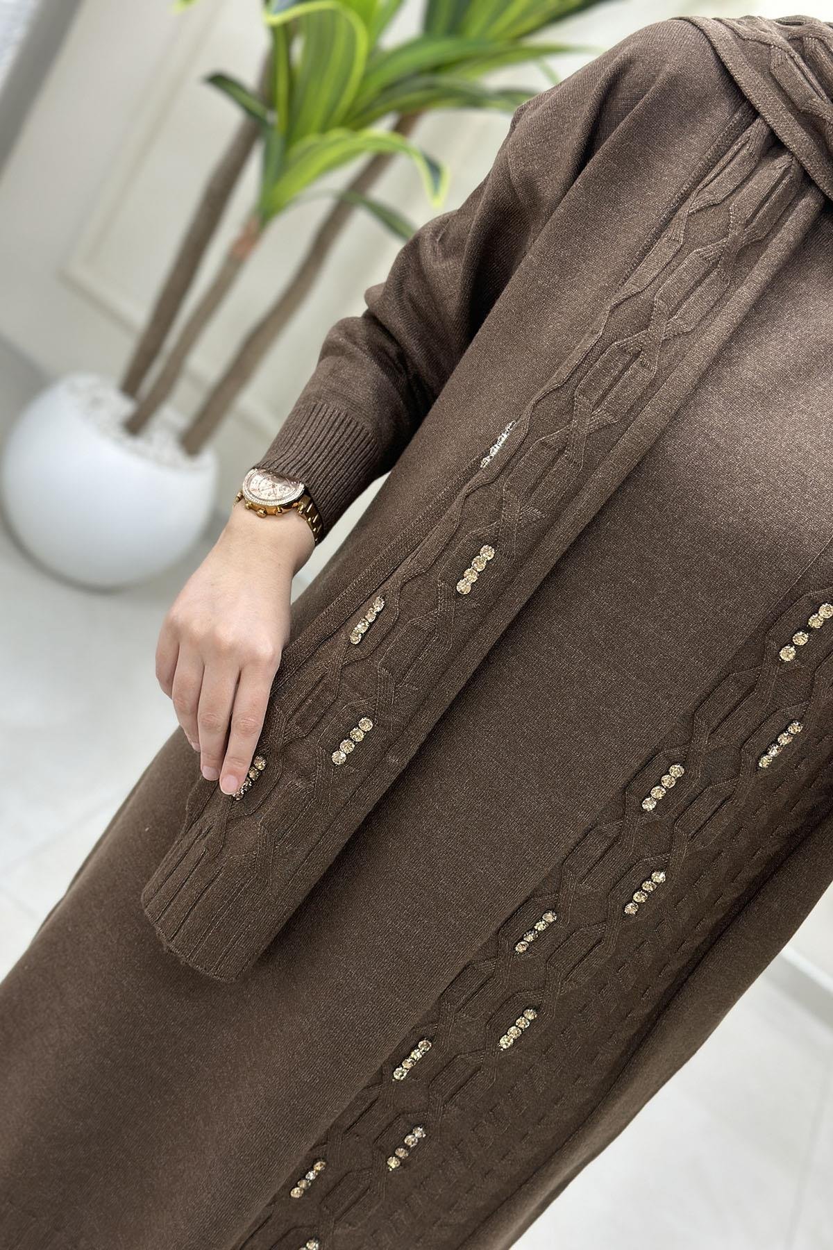 Tesettür Pantolonlu TakımDüşük Omuz Taş Detaylı Şal Atkılı Tunik ve Pantolon Kadın İkili Takım Kahverengi SFF 5134