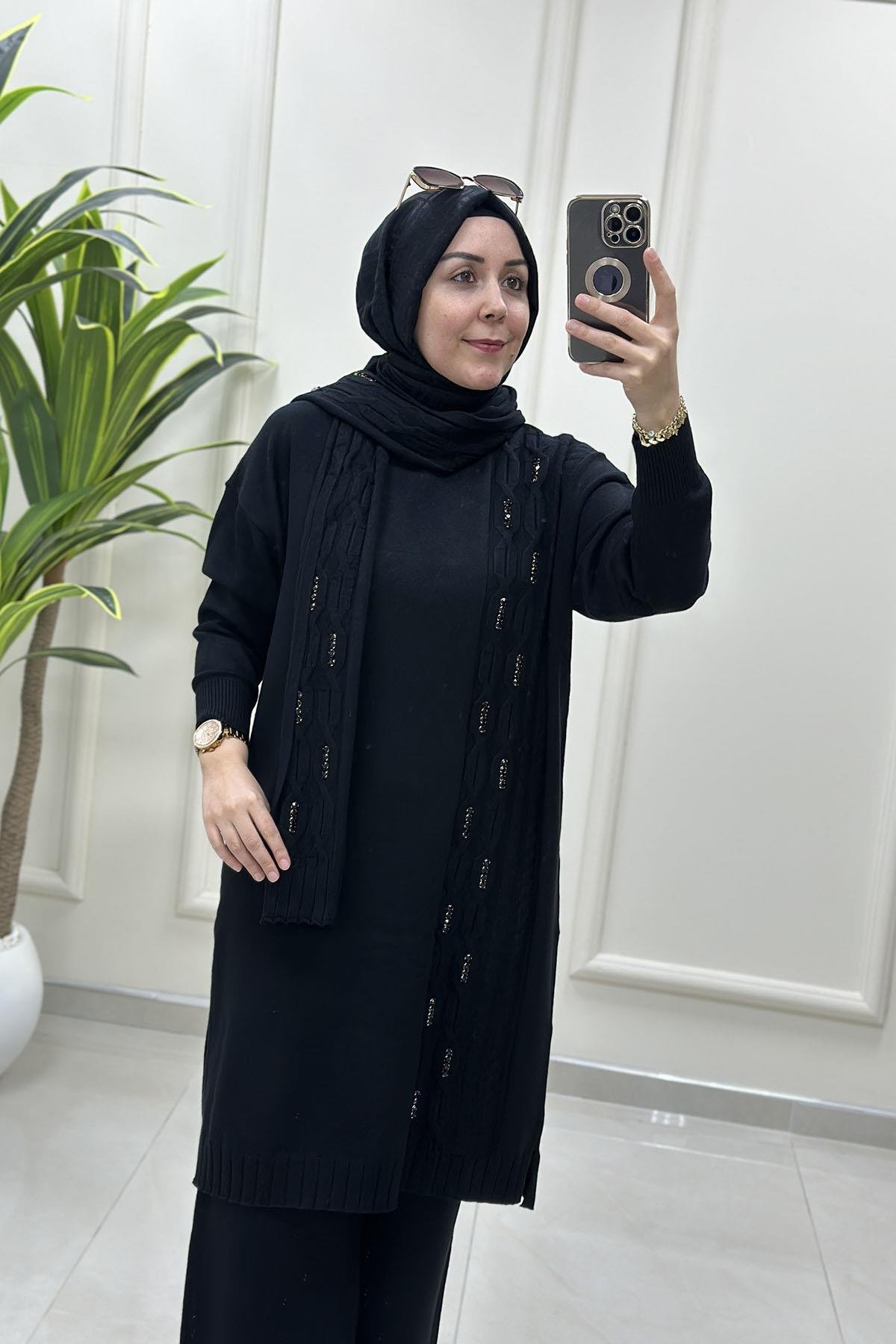 Tesettür Pantolonlu TakımDüşük Omuz Taş Detaylı Şal Atkılı Tunik ve Pantolon Kadın İkili Takım Siyah SFF 5134