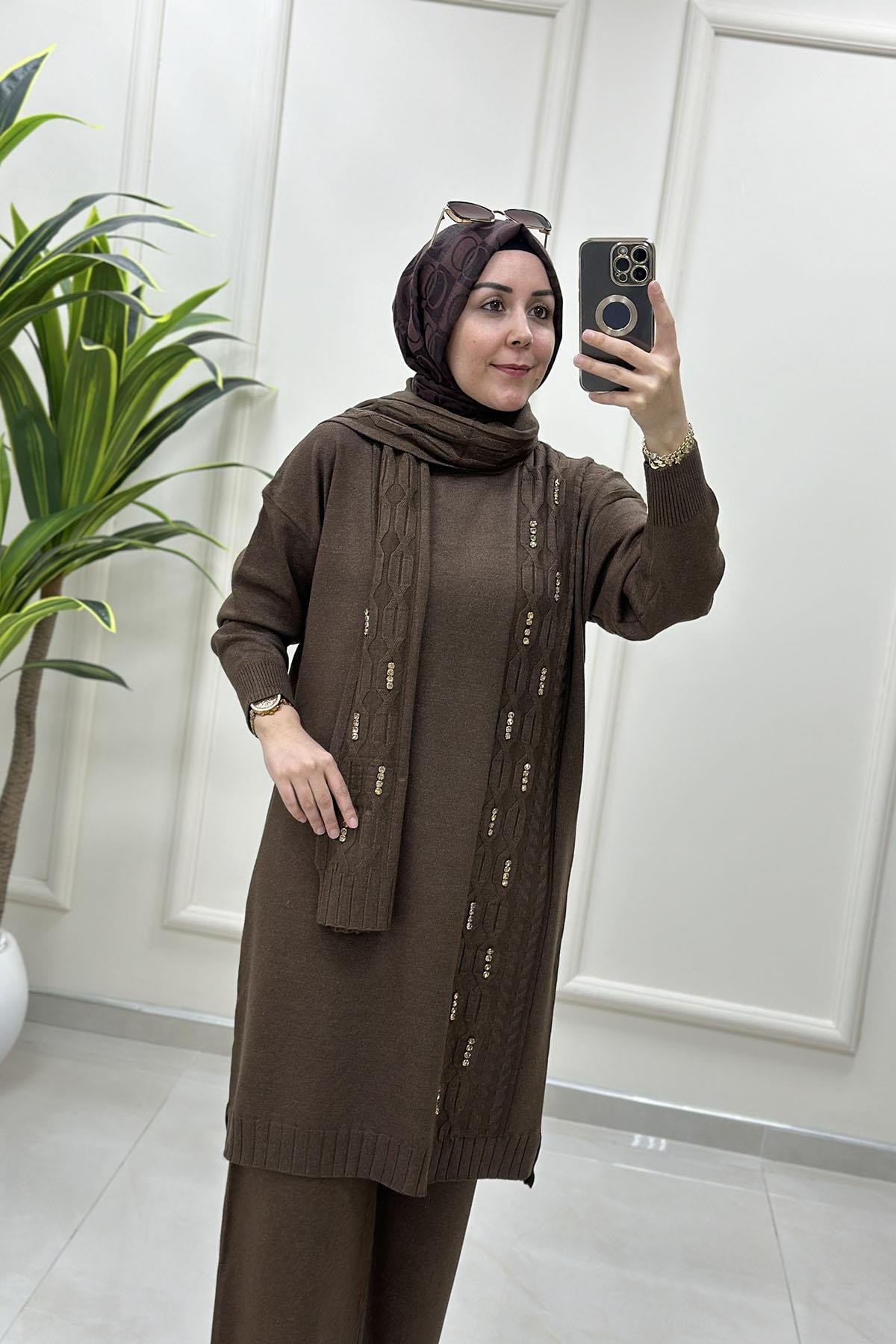 Tesettür Pantolonlu TakımDüşük Omuz Taş Detaylı Şal Atkılı Tunik ve Pantolon Kadın İkili Takım Kahverengi SFF 5134