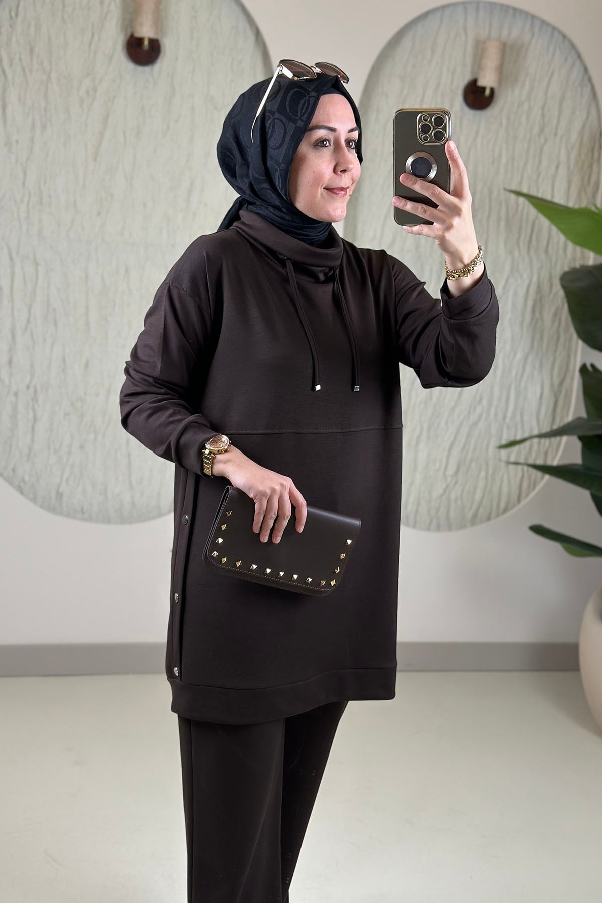 Tesettür Pantolonlu TakımDüşük Omuz Yanı Zımba Detaylı Tunik ve Pantolon Kadın İkili Takım Kahverengi GNR 261