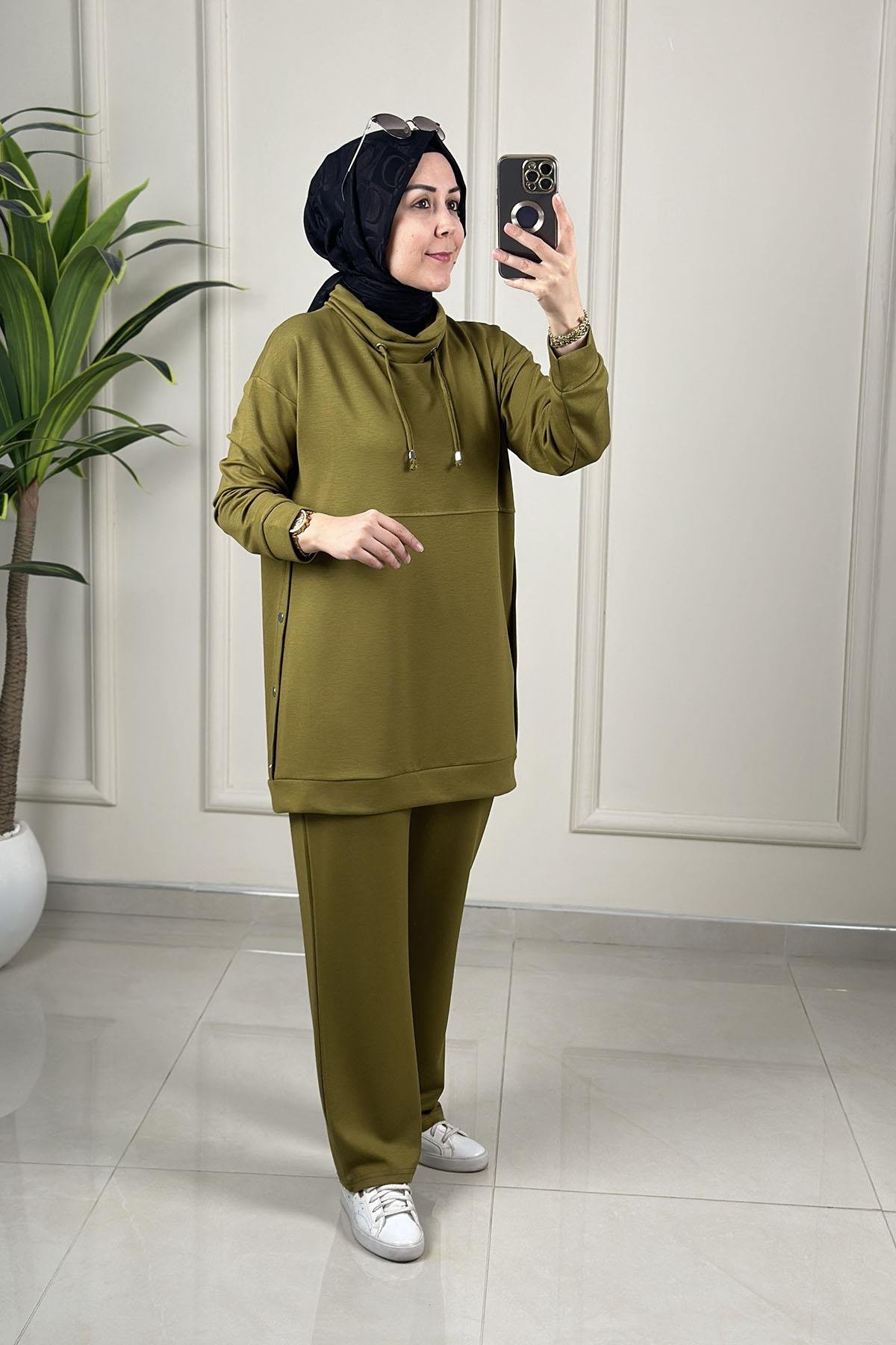 Tesettür Pantolonlu TakımDüşük Omuz Yanı Zımba Detaylı Tunik ve Pantolon Kadın İkili Takım Yağ Yeşili GNR 227