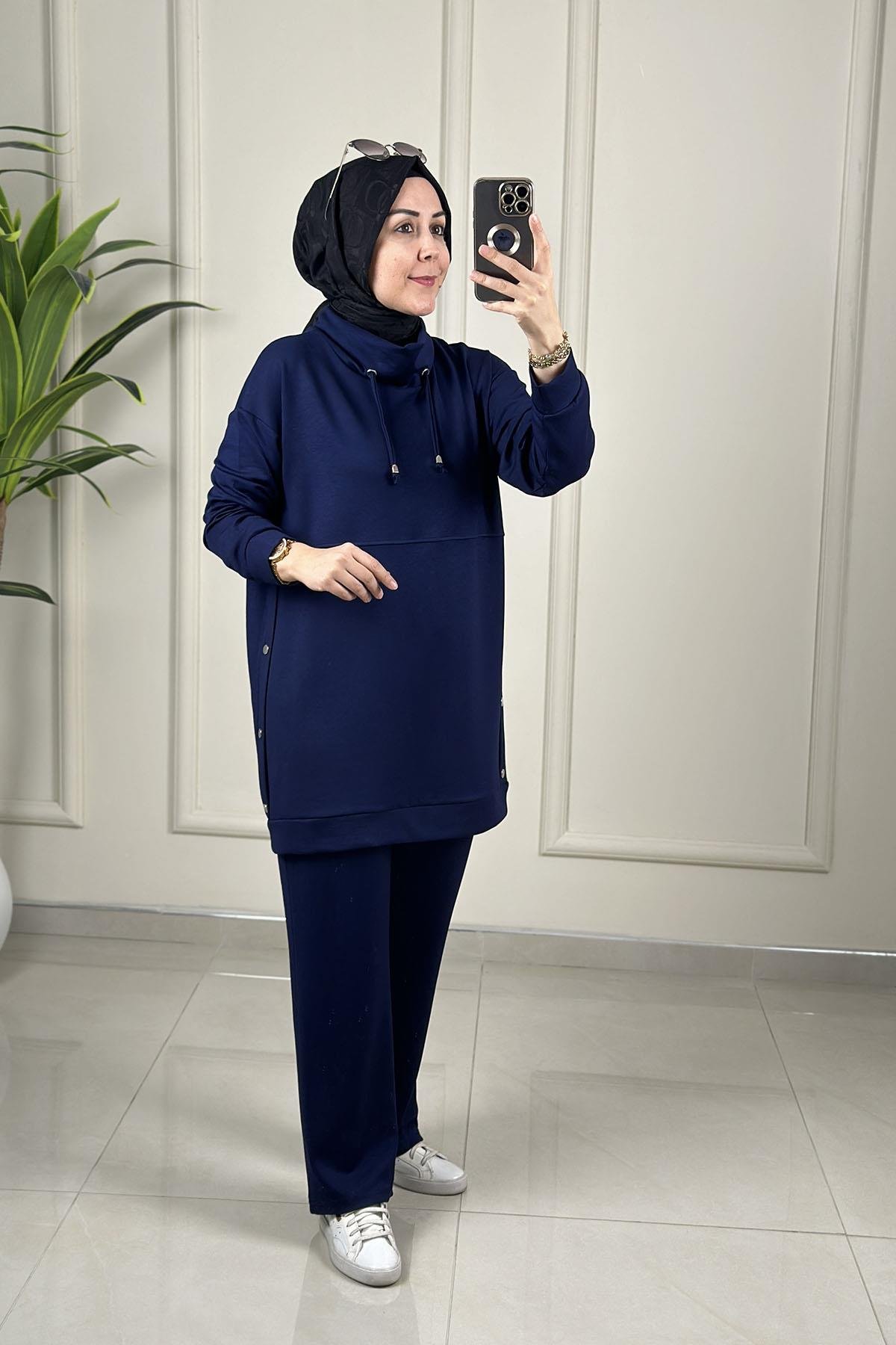 Tesettür Pantolonlu TakımDüşük Omuz Yanı Zımba Detaylı Tunik ve Pantolon Kadın İkili Takım Lacivert GNR 227