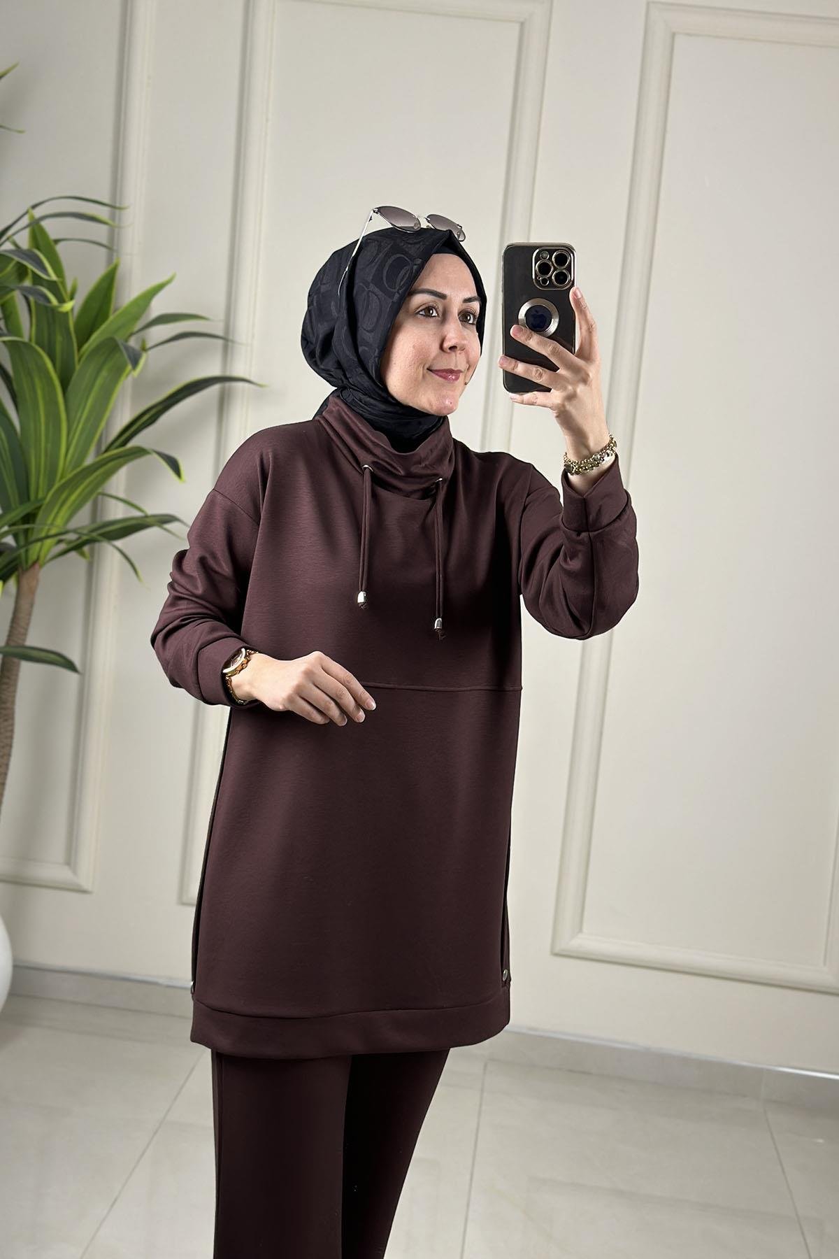 Tesettür Pantolonlu TakımDüşük Omuz Yanı Zımba Detaylı Tunik ve Pantolon Kadın İkili Takım Kahverengi GNR 227