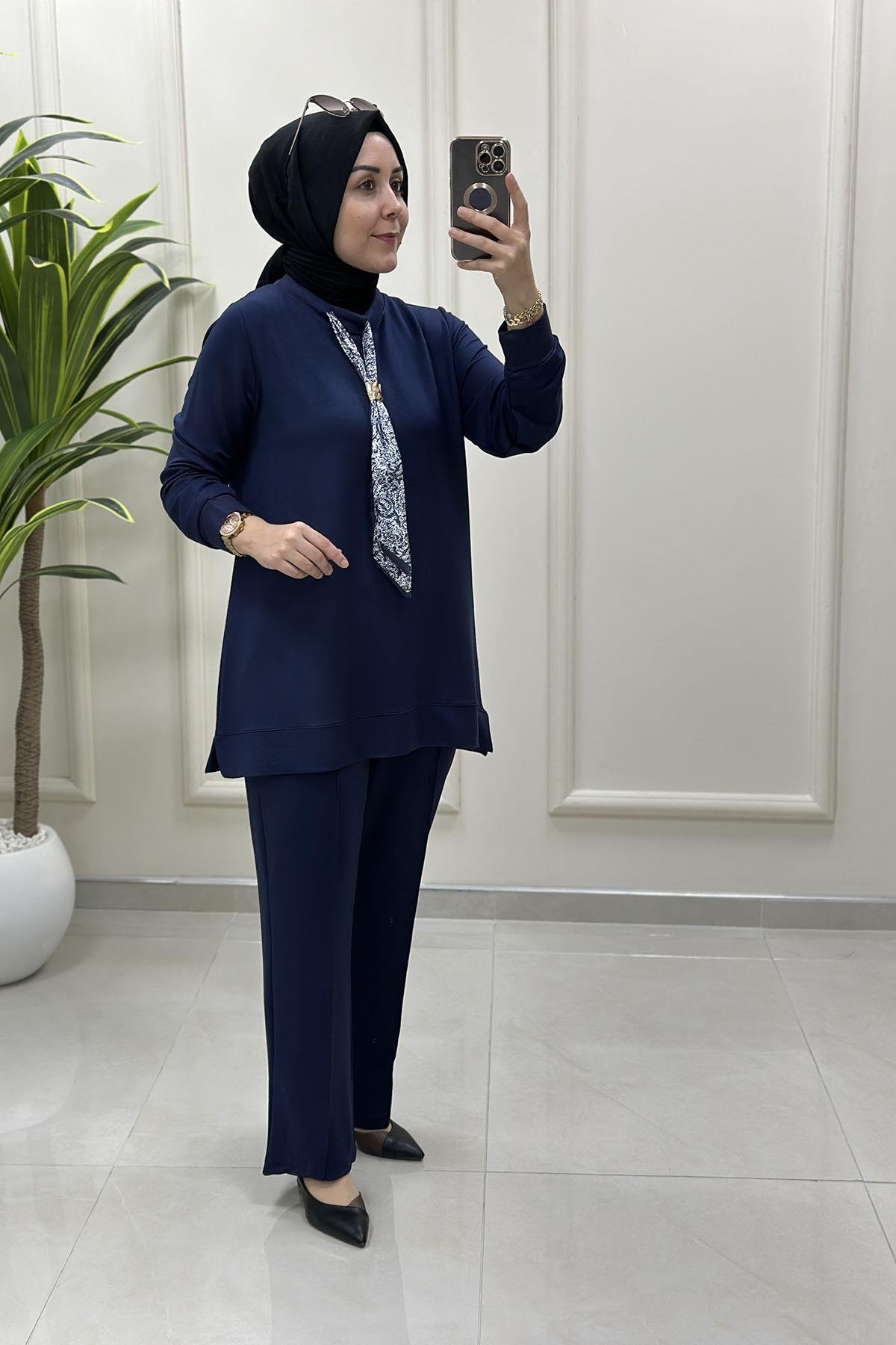 Tesettür Pantolonlu TakımFular Detaylı Tunik ve Pantolon Kadın İkili Takım Lacivert KADO 257647