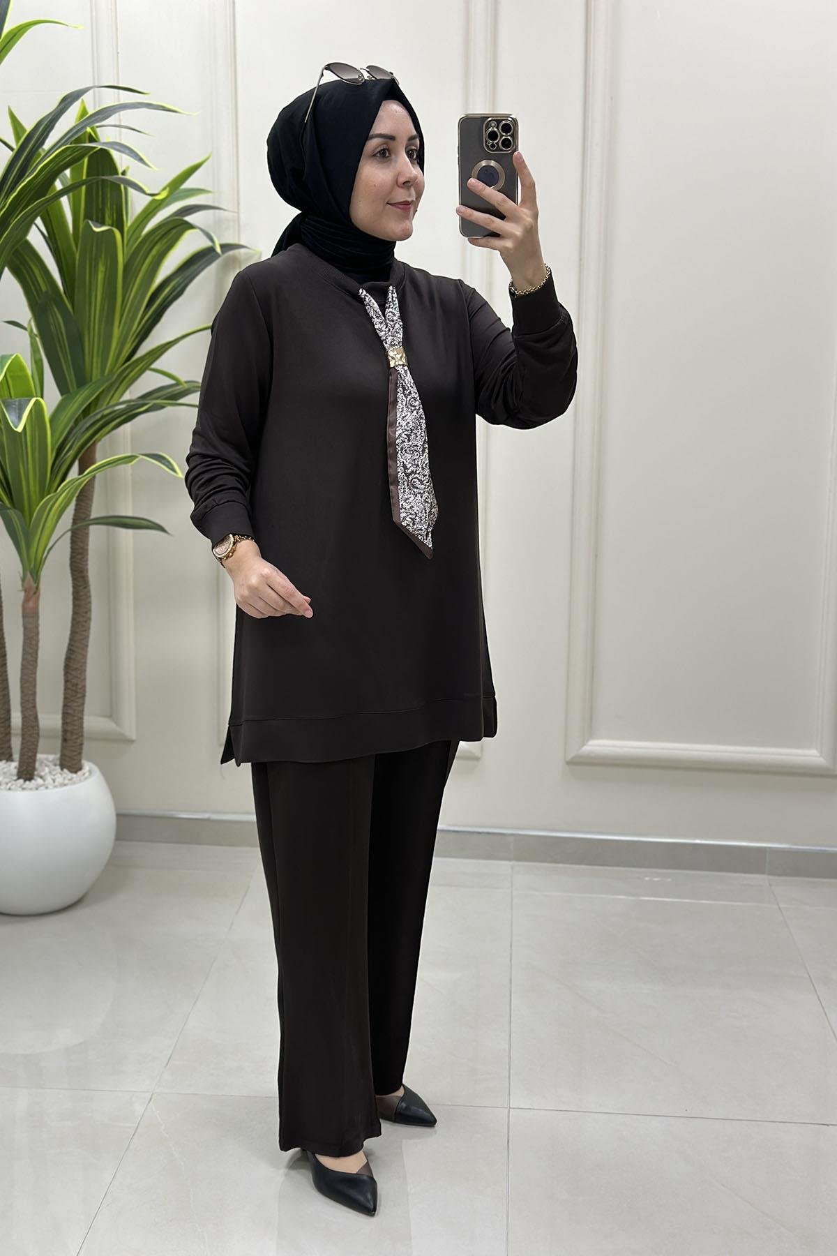 Tesettür Pantolonlu TakımFular Detaylı Tunik ve Pantolon Kadın İkili Takım Kahverengi KADO 257647