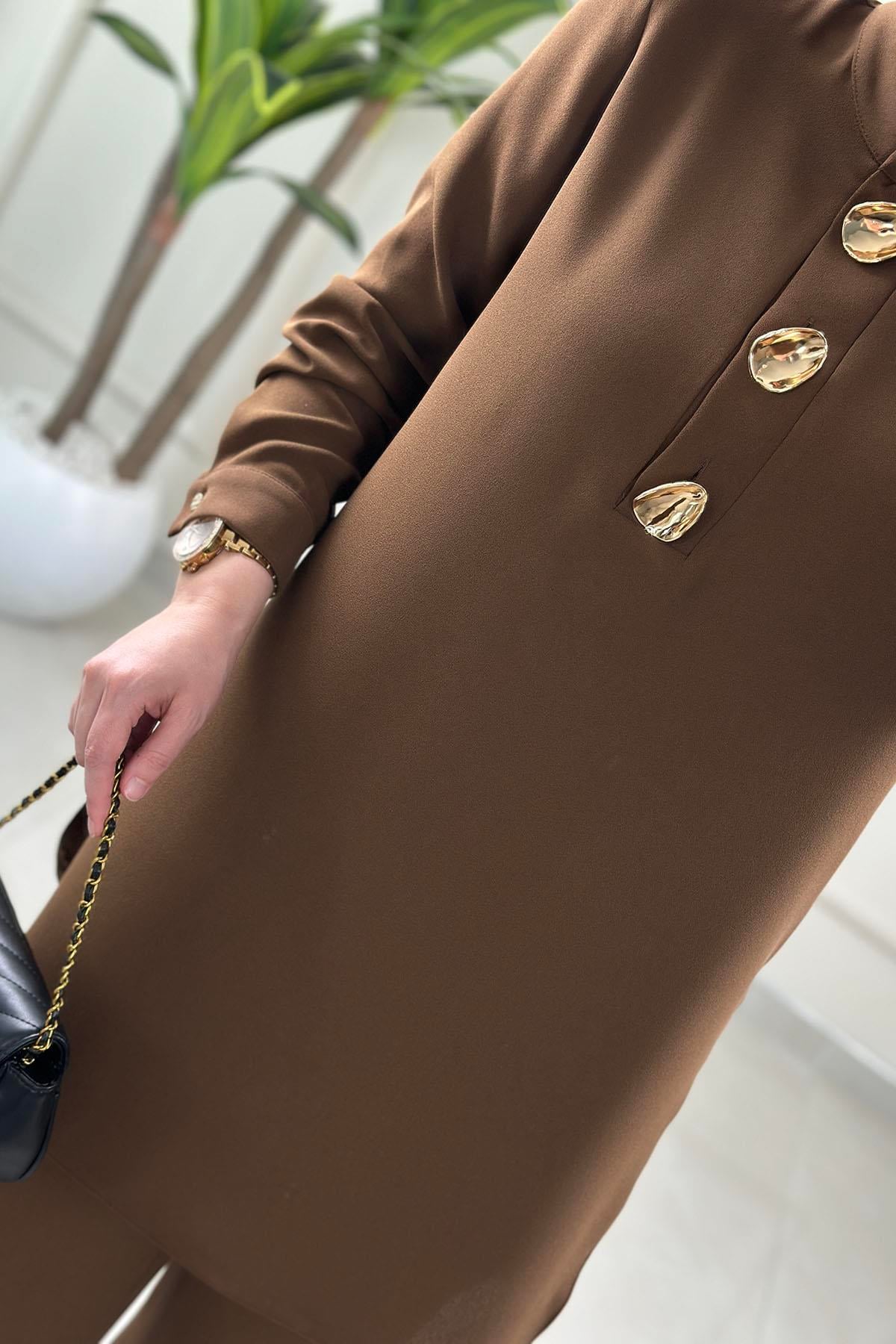 Tesettür Pantolonlu TakımGold Düğme Detaylı Tunik ve Pantolon Kadın İkili Takım Koyu Taba MLH 2625