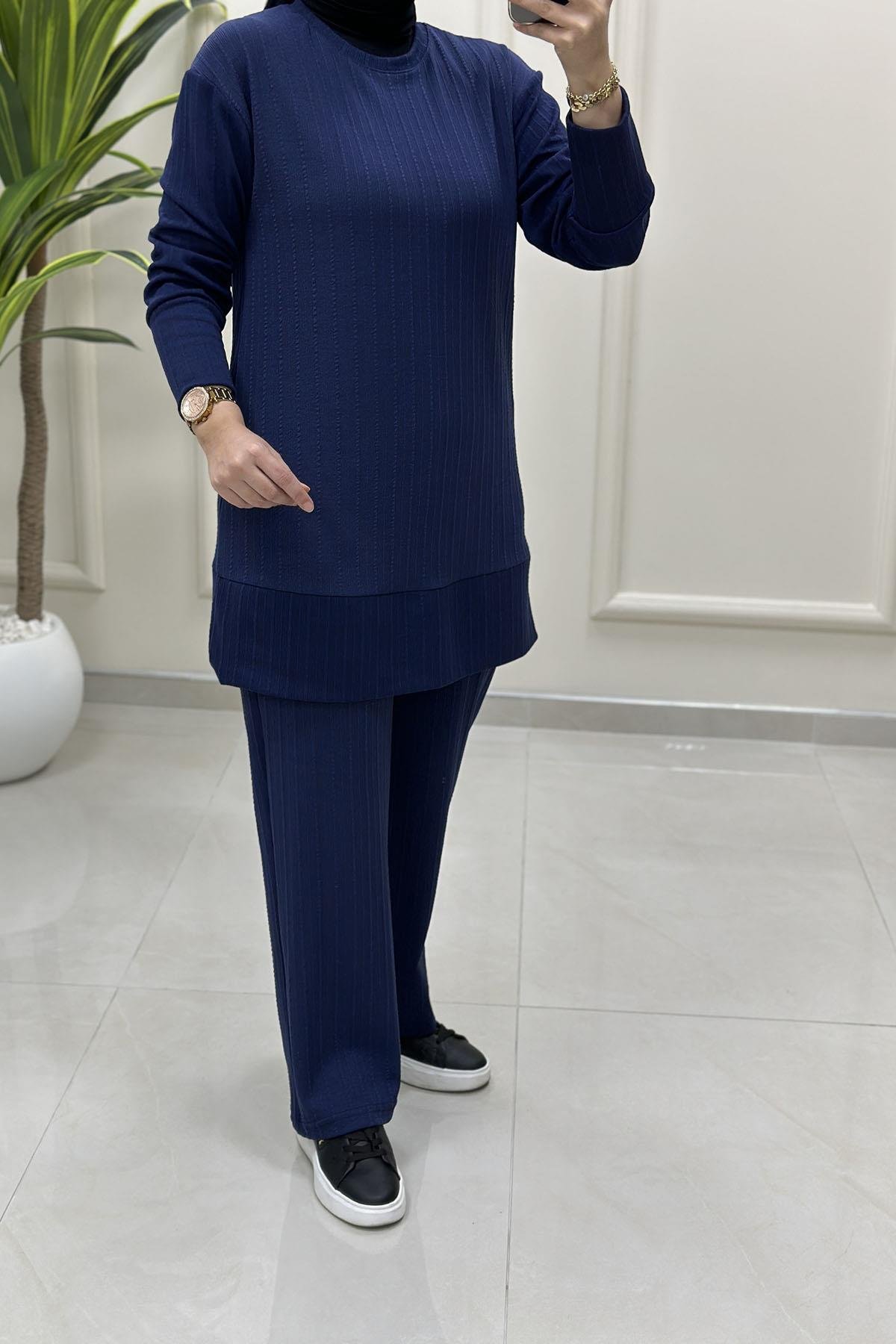 Tesettür Pantolonlu TakımKendinden Desenli Düşük Omuz Tunik ve Pantolon Kadın İkili Takım Lacivert KADO 257717