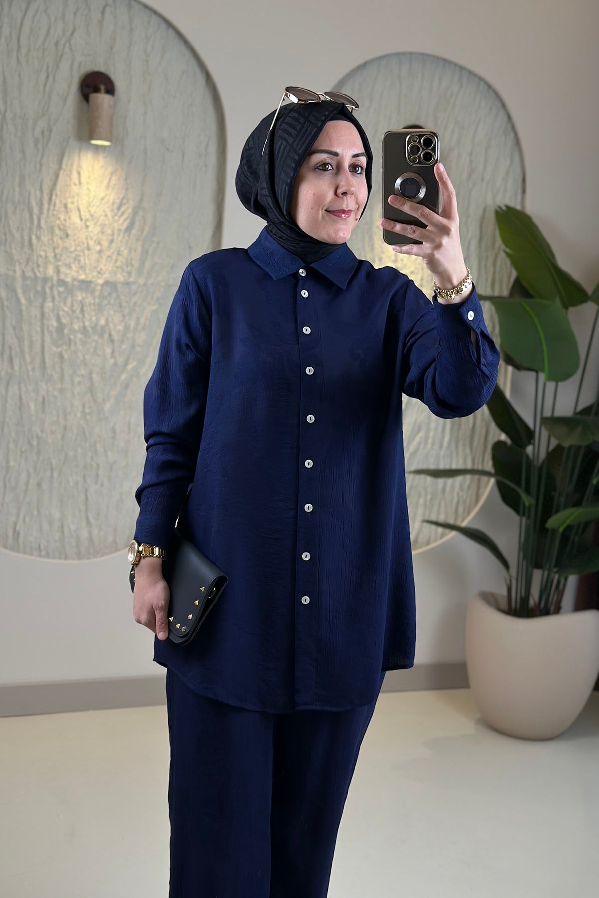 Tesettür Pantolonlu TakımKendinden Desenli Önü Düğmeli Tunik ve Pantolon Kadın İkili Takım Lacivert KADO 263170