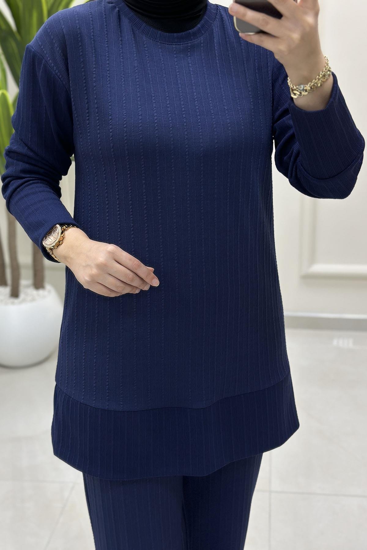 Tesettür Pantolonlu TakımKendinden Desenli Düşük Omuz Tunik ve Pantolon Kadın İkili Takım Lacivert KADO 257717