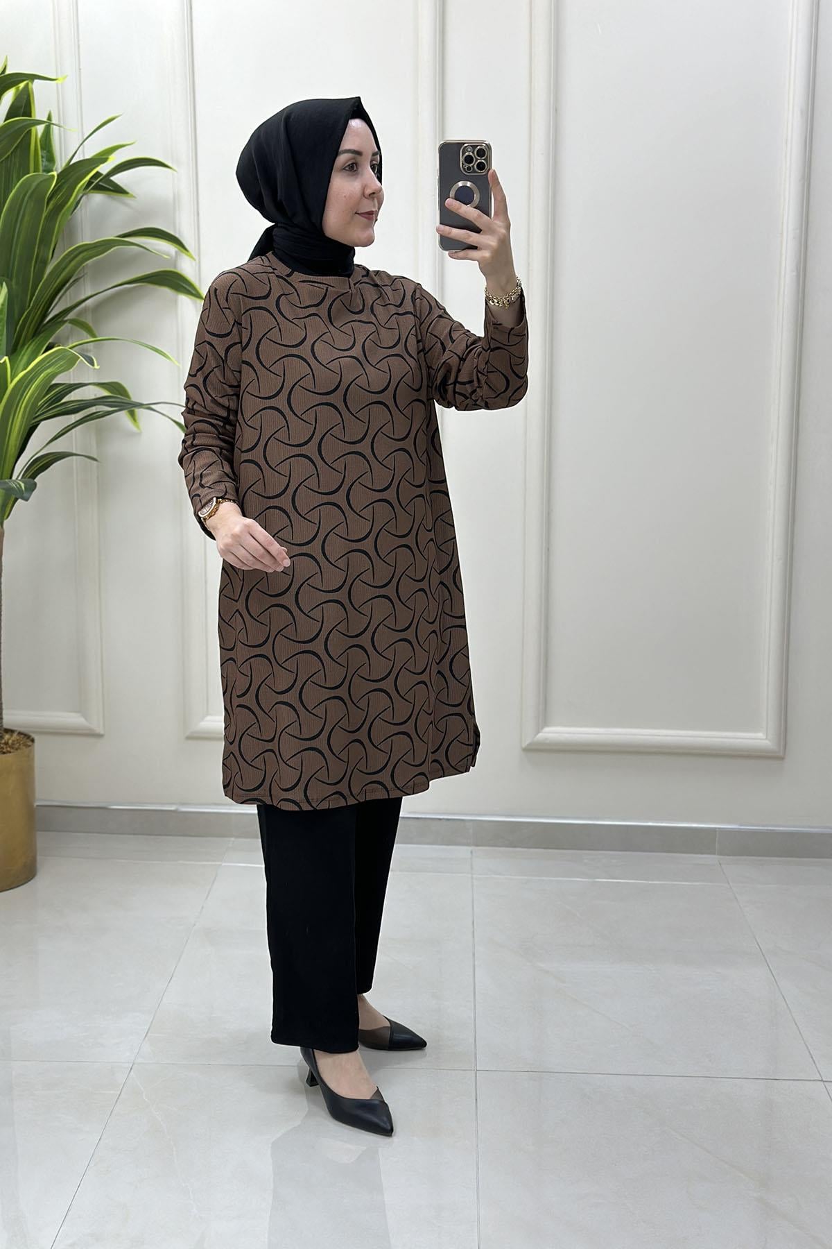 Tesettür Pantolonlu TakımKendinden Desenli Tunik ve Pantolon Kadın İkili Takım Kahverengi KADO 96940