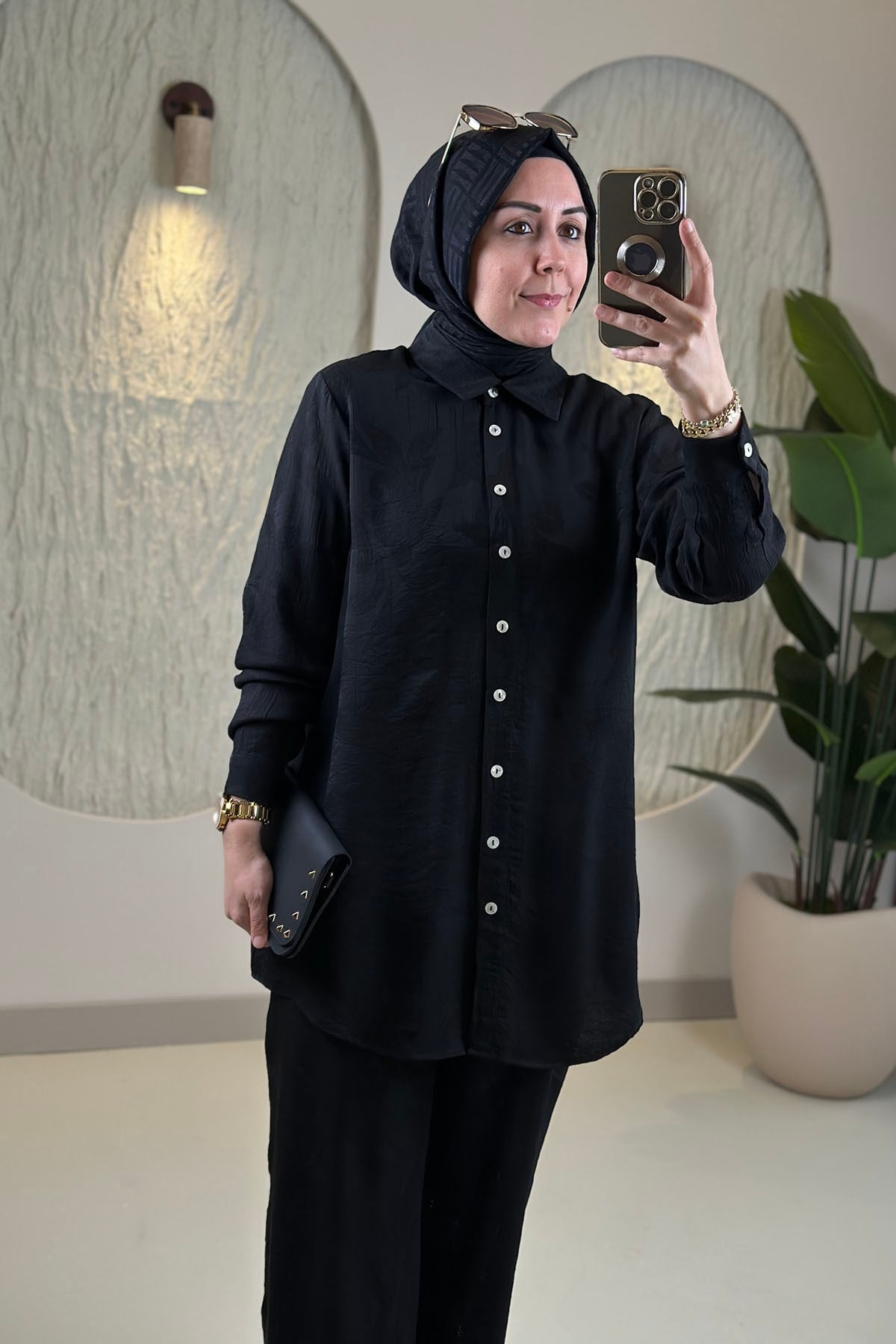Tesettür Pantolonlu TakımKendinden Desenli Önü Düğmeli Tunik ve Pantolon Kadın İkili Takım Siyah KADO 263170