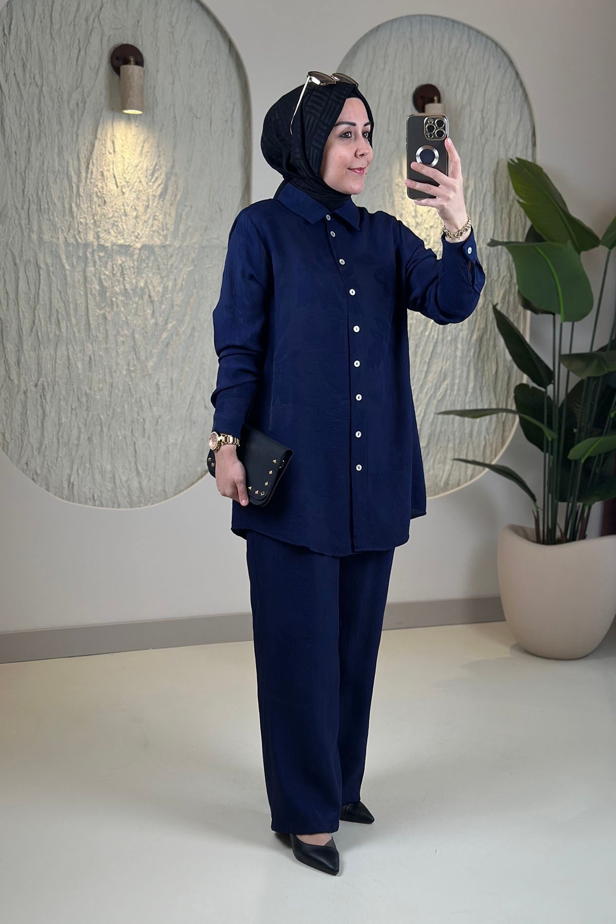 Tesettür Pantolonlu TakımKendinden Desenli Önü Düğmeli Tunik ve Pantolon Kadın İkili Takım Lacivert KADO 263170