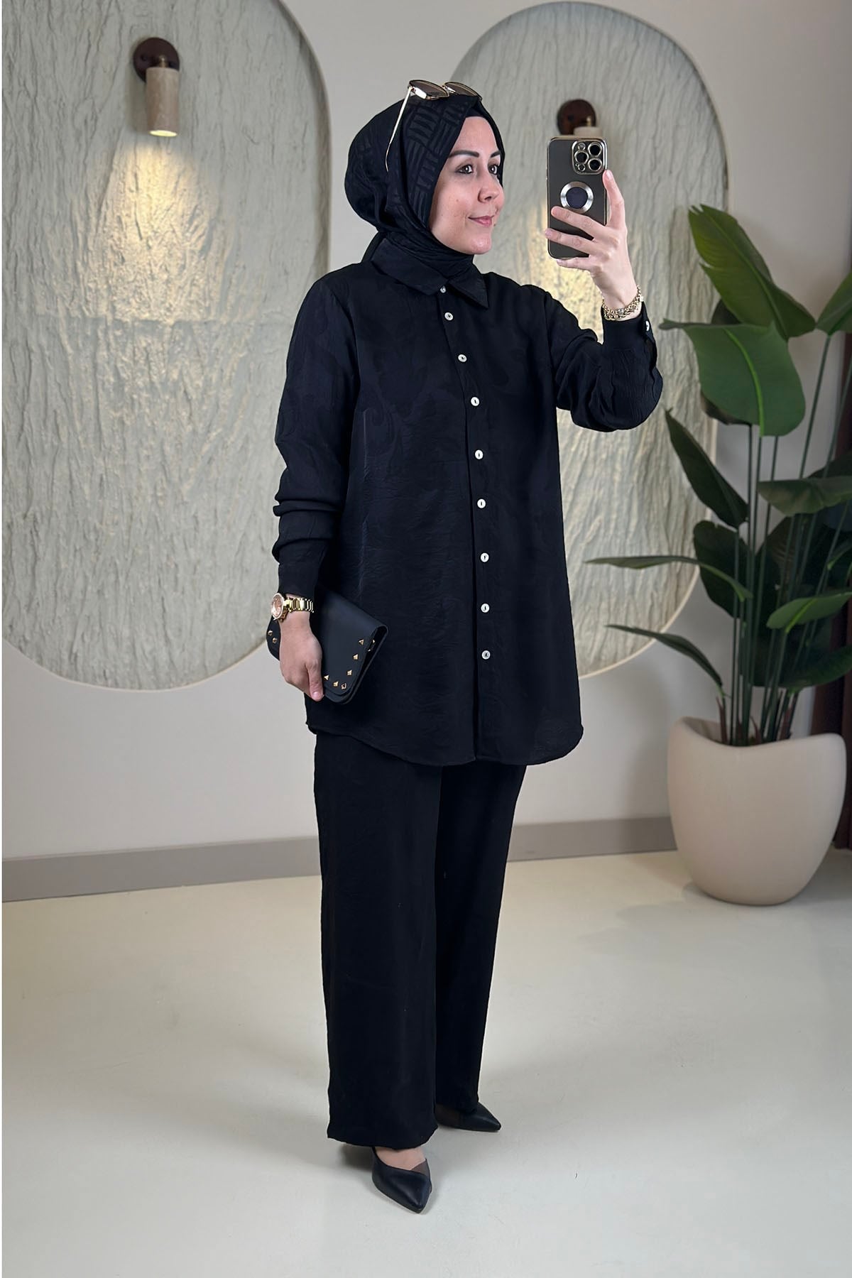 Tesettür Pantolonlu TakımKendinden Desenli Önü Düğmeli Tunik ve Pantolon Kadın İkili Takım Siyah KADO 263170
