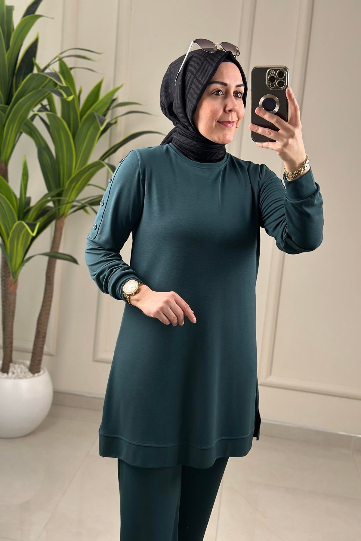 Tesettür Pantolonlu TakımKol Düğme Detaylı Tunik ve Pantolon Kadın İkili Takım Zümrüt Yeşili MP 2668