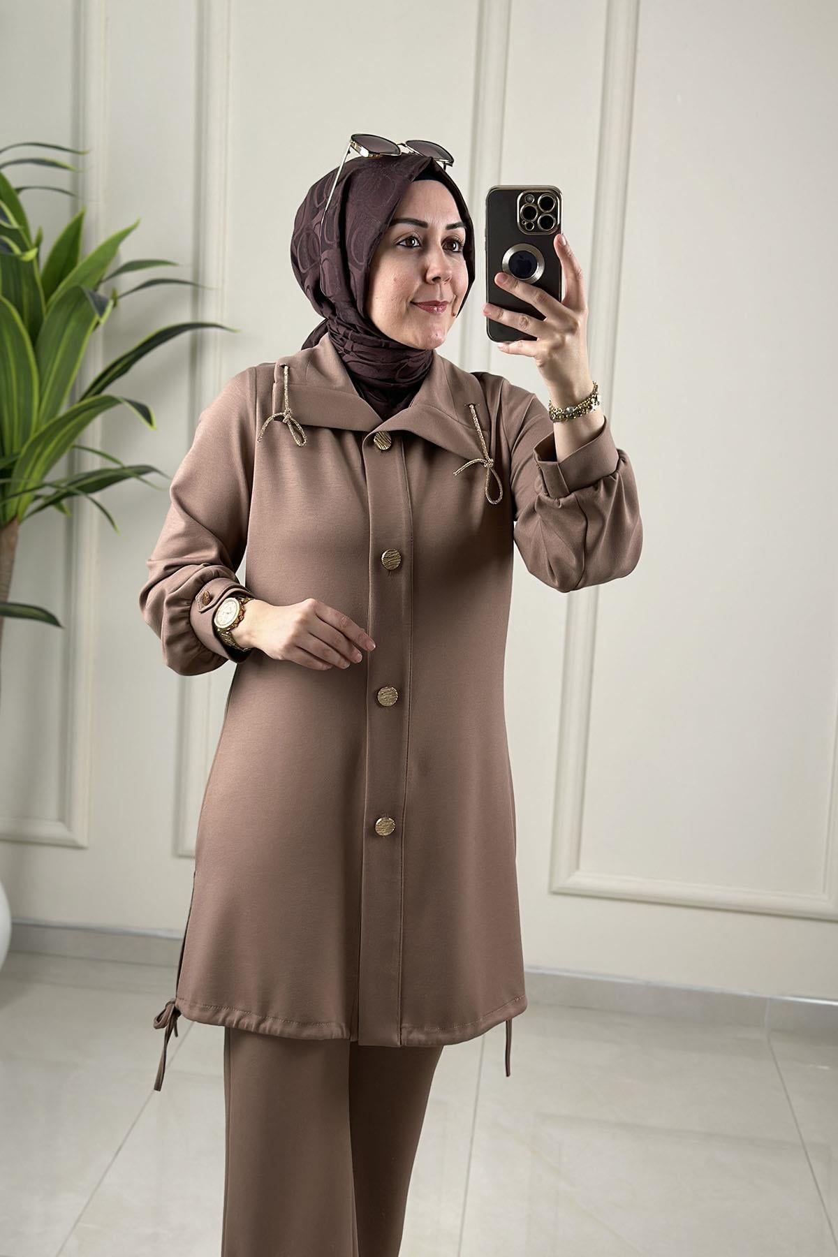 Tesettür Pantolonlu TakımModal Kumaş Önü Düğmeli Giyçık ve Pantolon Kadın İkili Takım Vizon HYA 1640