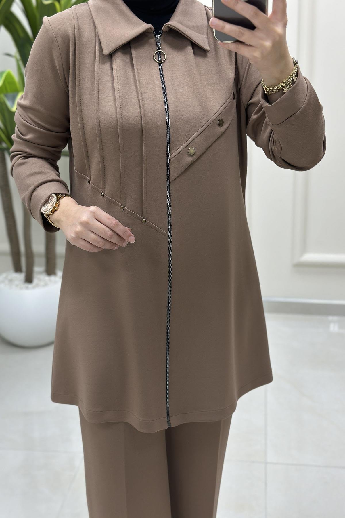 Tesettür Pantolonlu TakımModal Önü Fermuarlı Nervürlü Ceket ve Pantolon Kadın İkili Takım Vizon CNR 2225