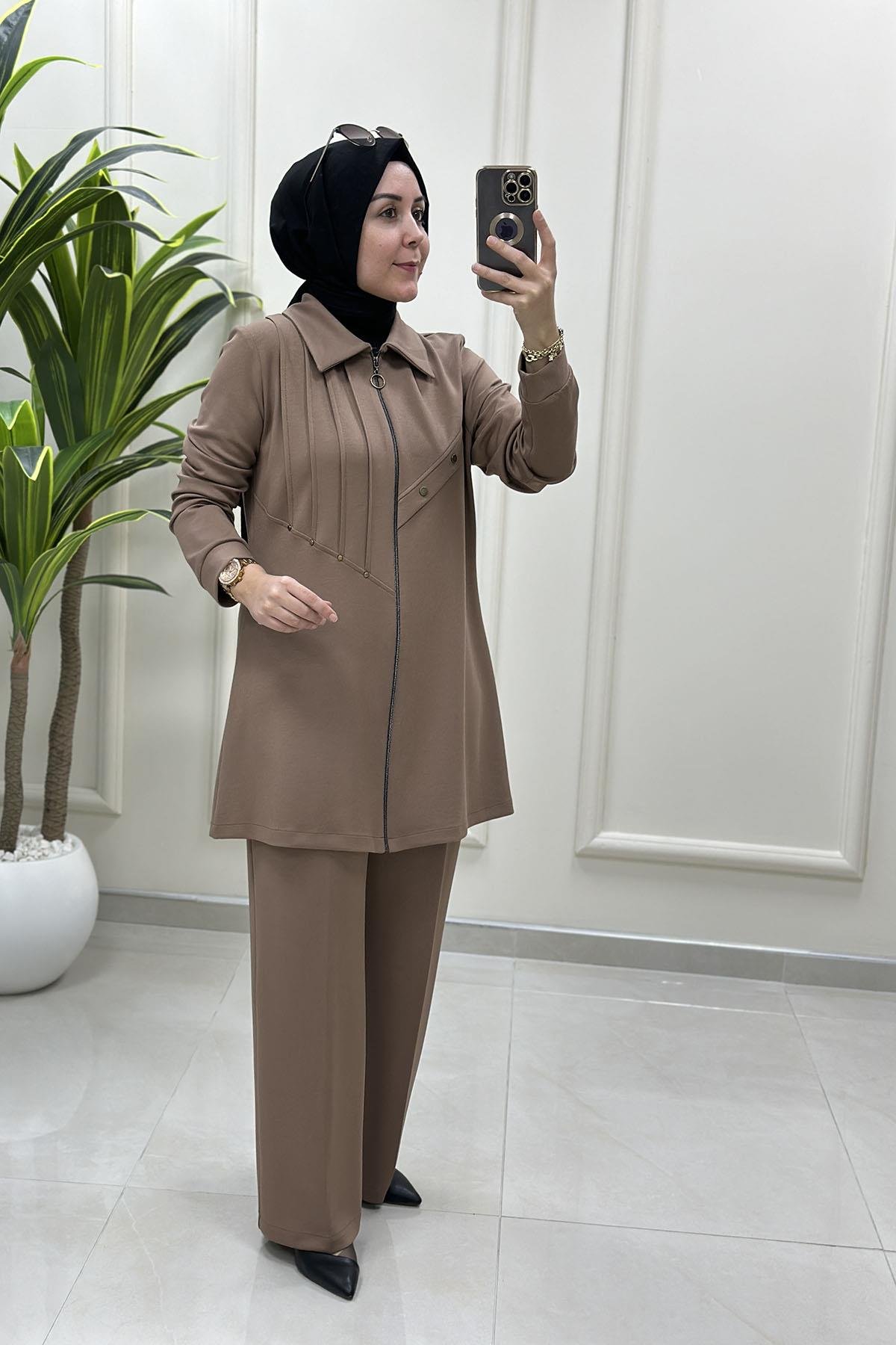 Tesettür Pantolonlu TakımModal Önü Fermuarlı Nervürlü Ceket ve Pantolon Kadın İkili Takım Vizon CNR 2225