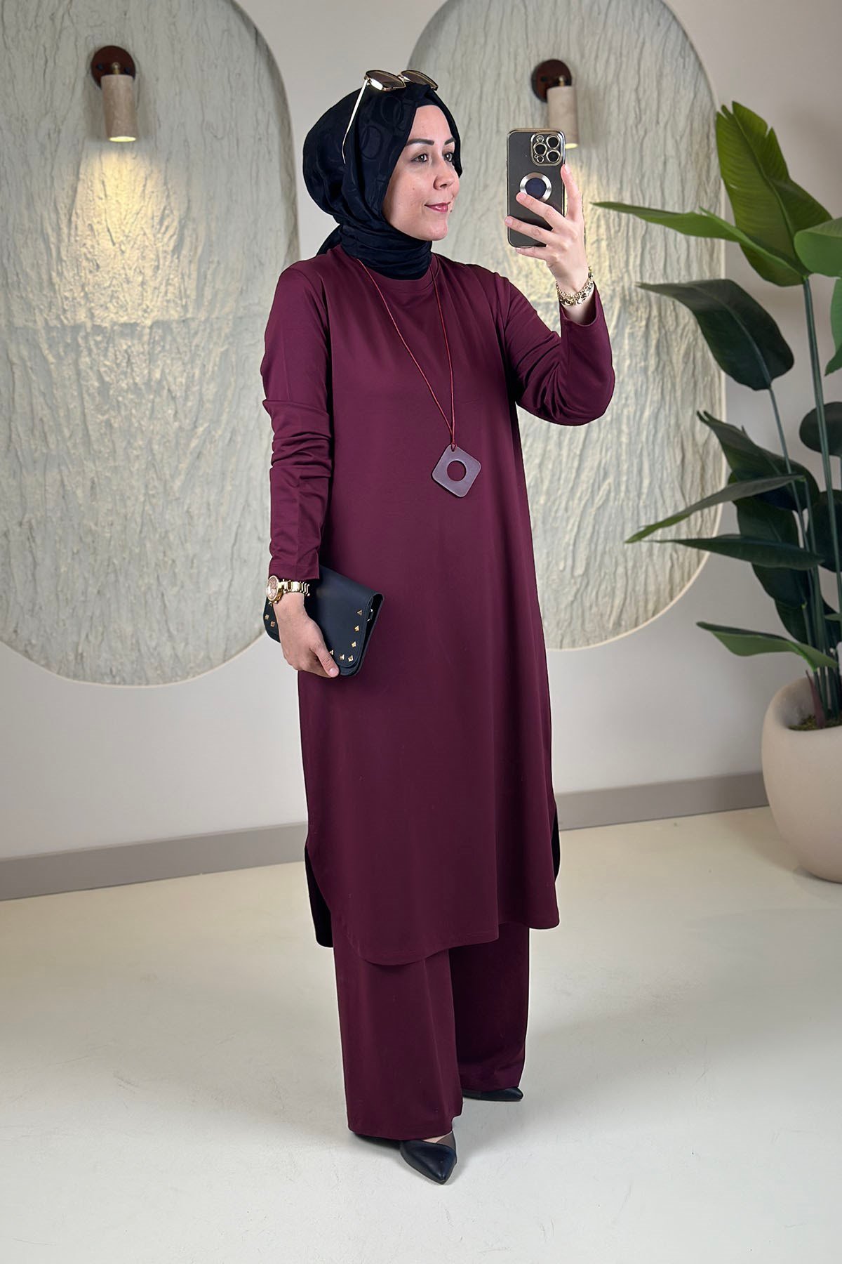 Tesettür Pantolonlu TakımModal Penye Kolyeli Tunik ve Pantolon Kadın İkili Takım Bordo KADO 268630