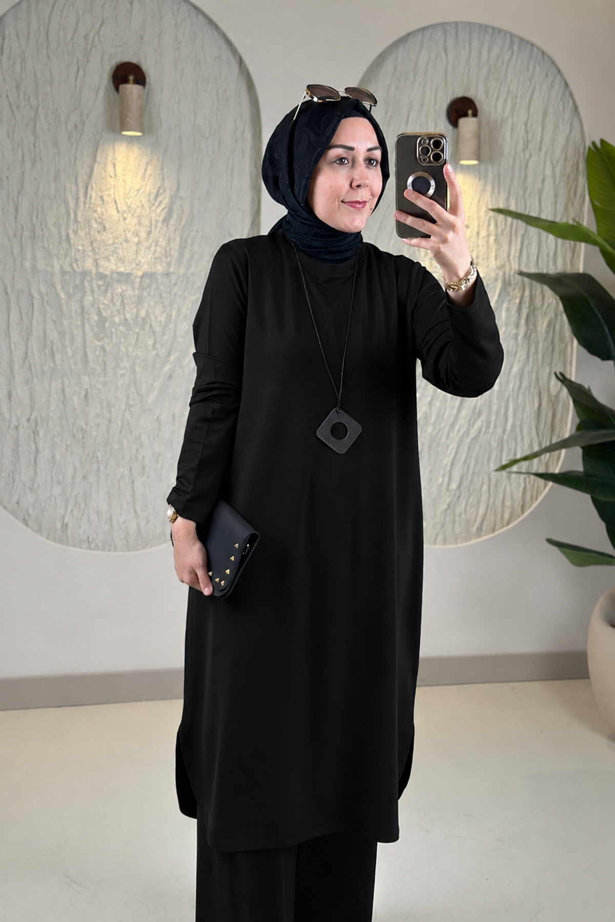 Tesettür Pantolonlu TakımModal Penye Kolyeli Tunik ve Pantolon Kadın İkili Takım Siyah KADO 268630
