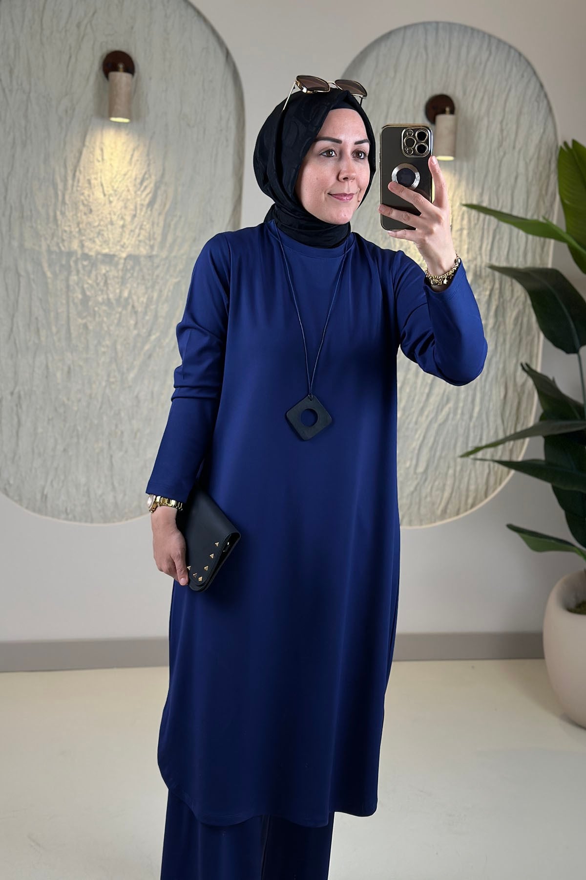 Tesettür Pantolonlu TakımModal Penye Kolyeli Tunik ve Pantolon Kadın İkili Takım Lacivert KADO 268630