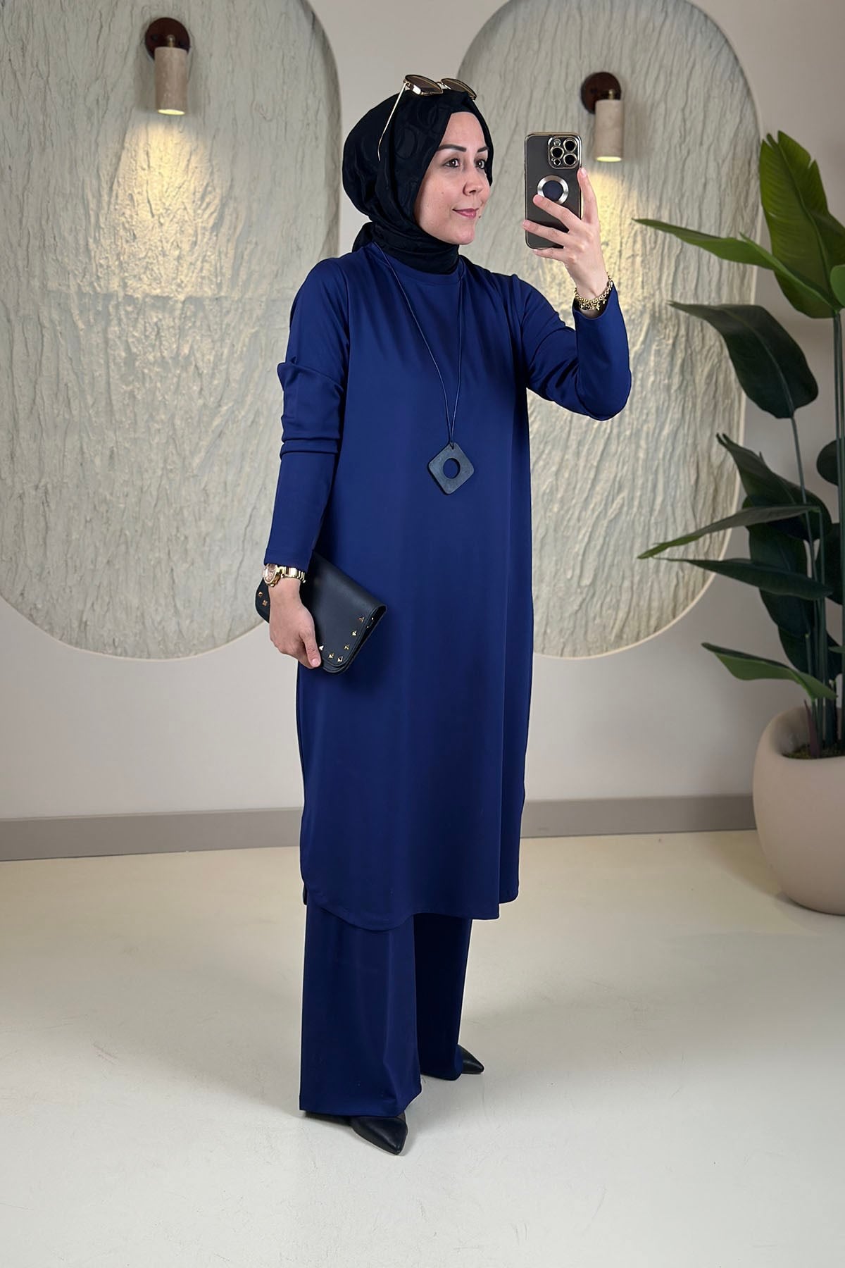 Tesettür Pantolonlu TakımModal Penye Kolyeli Tunik ve Pantolon Kadın İkili Takım Lacivert KADO 268630
