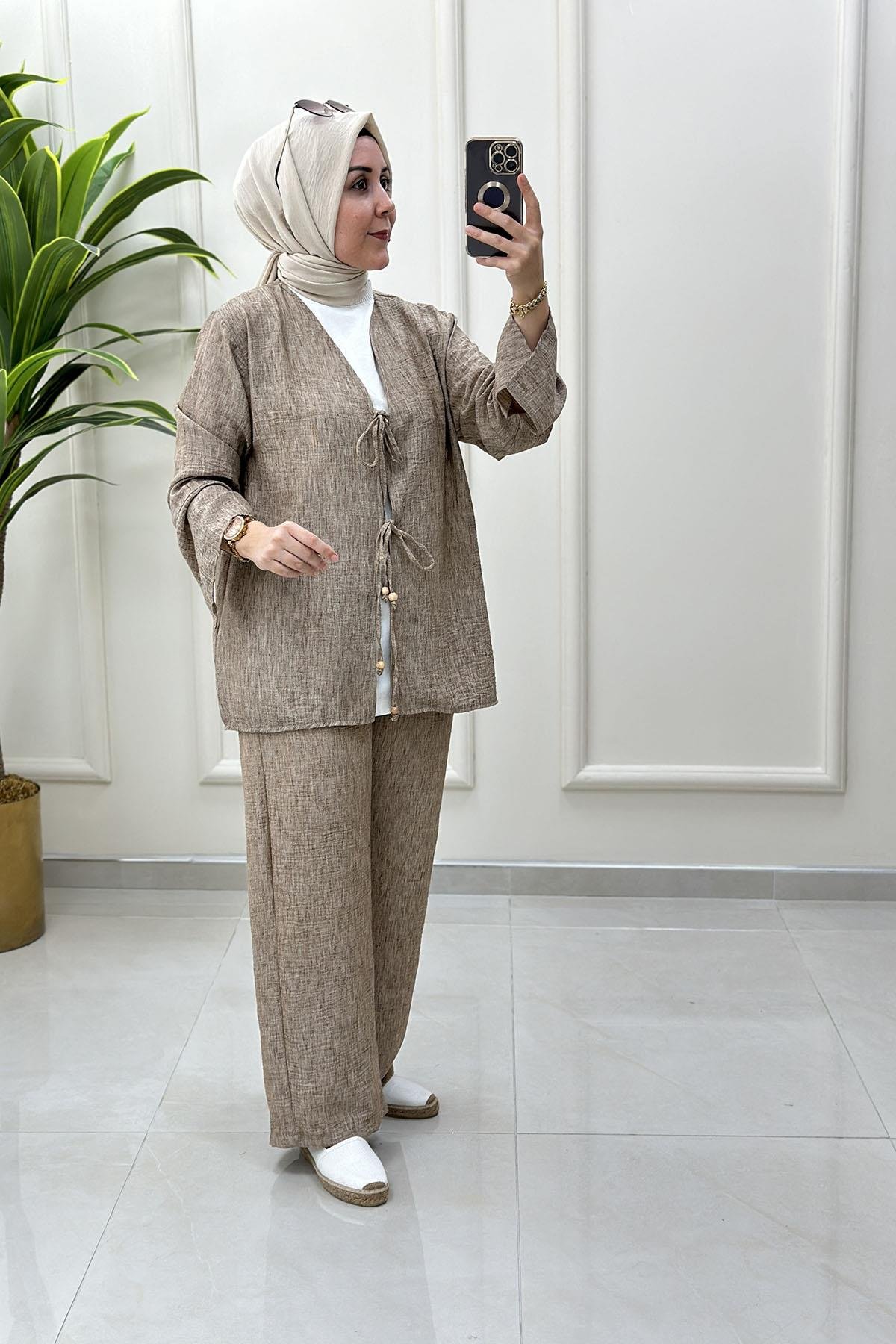 Tesettür Pantolonlu TakımÖnü Bağlamalı Kolu Volanlı Ceket ve Pantolon Kadın İkili Takım Vizon MSE 8102