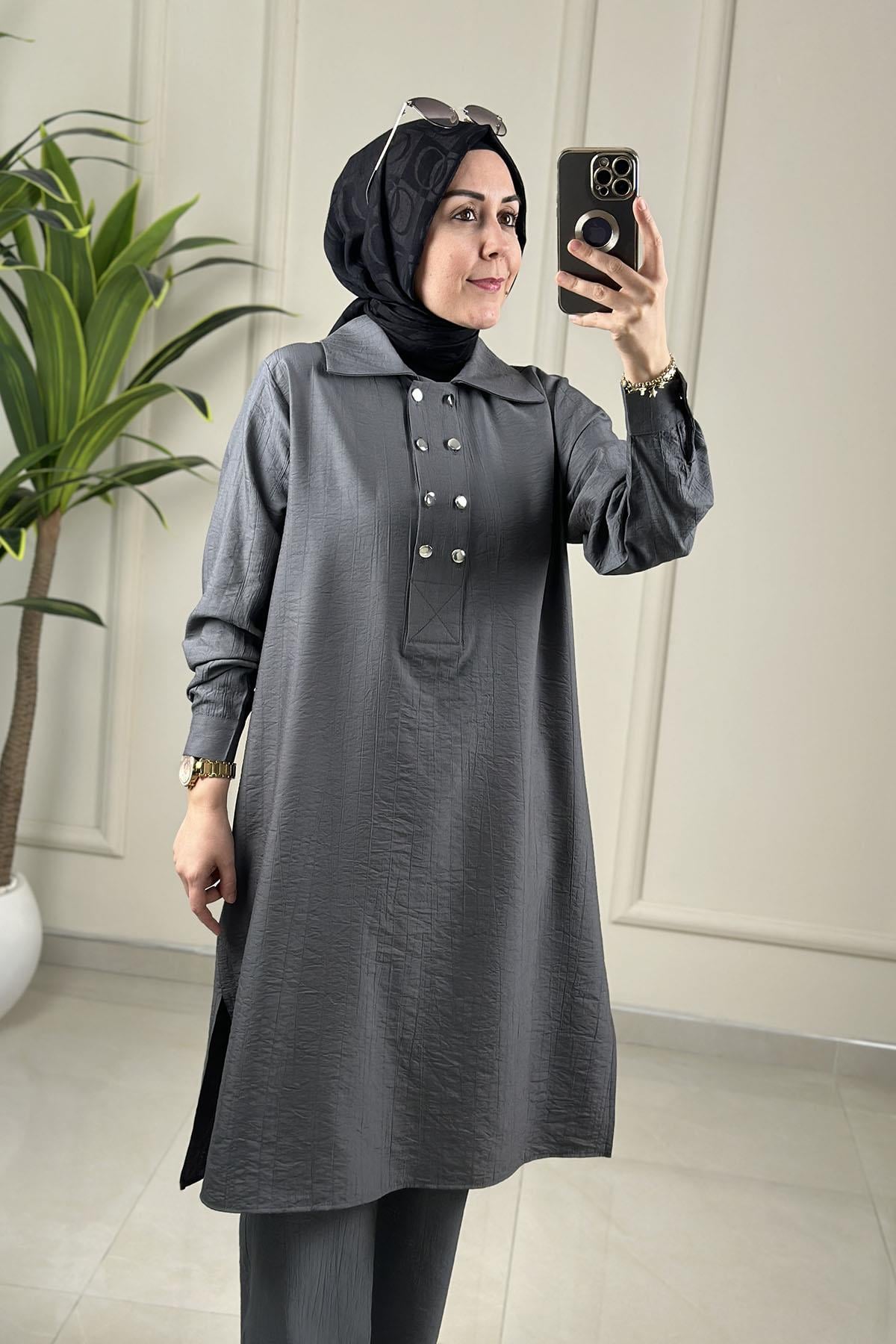 Tesettür Pantolonlu TakımÖnü Çift Düğme Detaylı Tunik ve Pantolon Kadın İkili Takım Gri KADO 262366