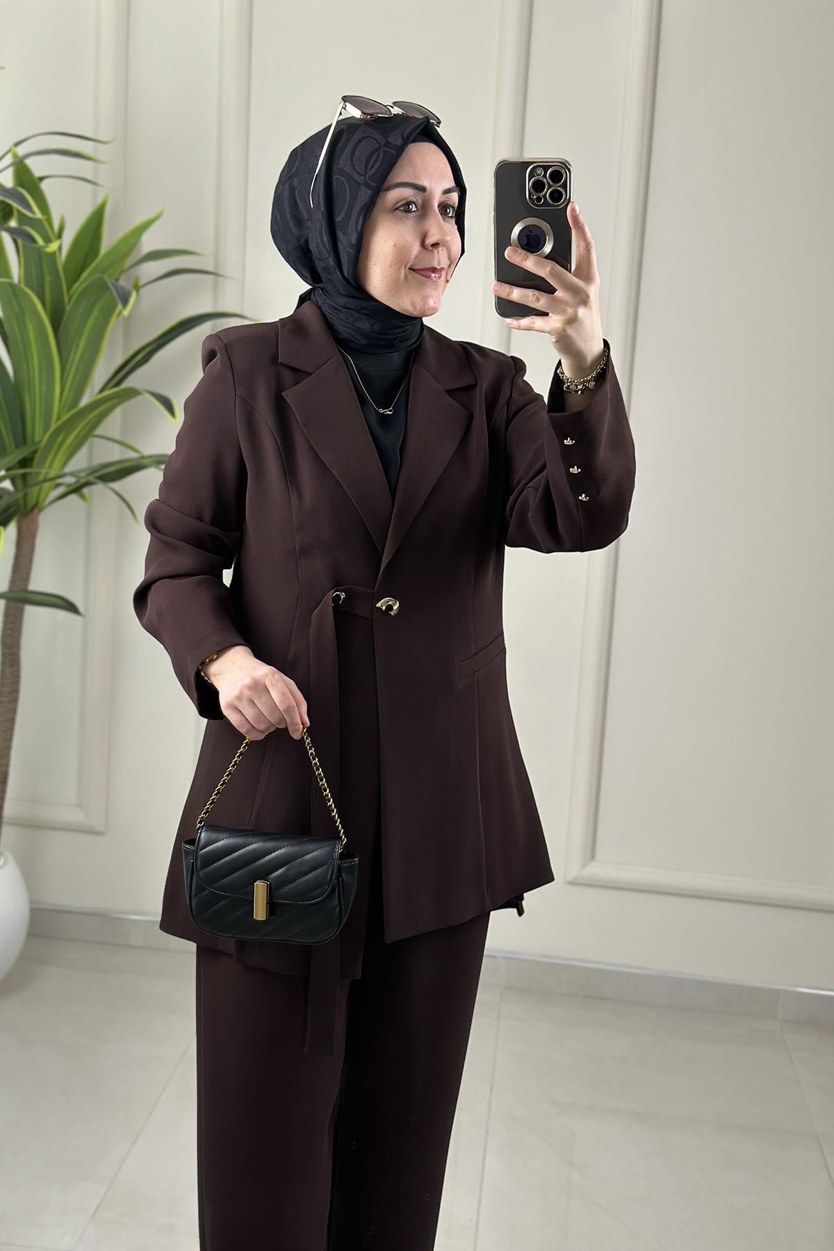 Tesettür Pantolonlu TakımÖnü Düğmeli Blazer Ceket ve Pantolon Kadın İkili Takım Kahverengi MLH 2655