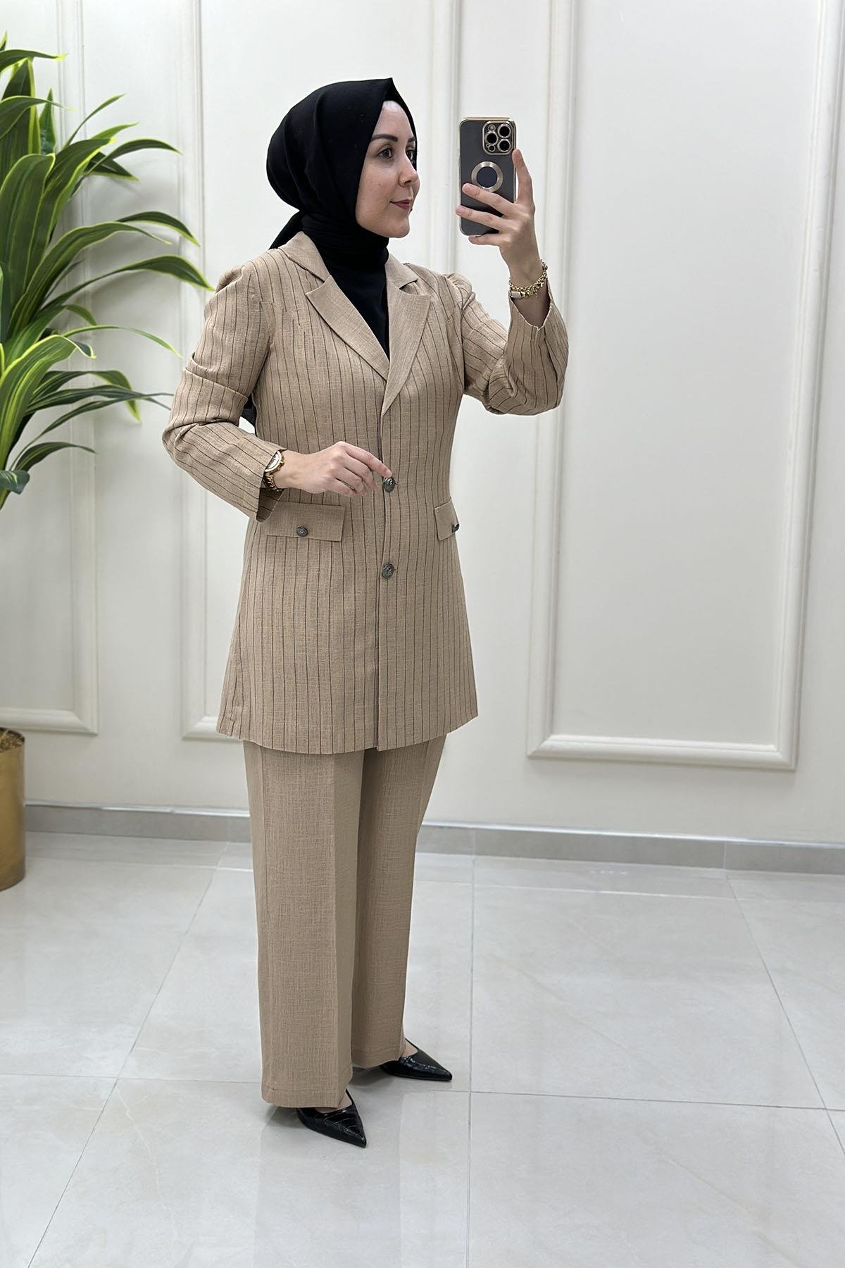 Tesettür Pantolonlu TakımÖnü Düğmeli Çizgi Desen Ceket ve Pantolon Kadın İkili Takım Vizon CNR 2068