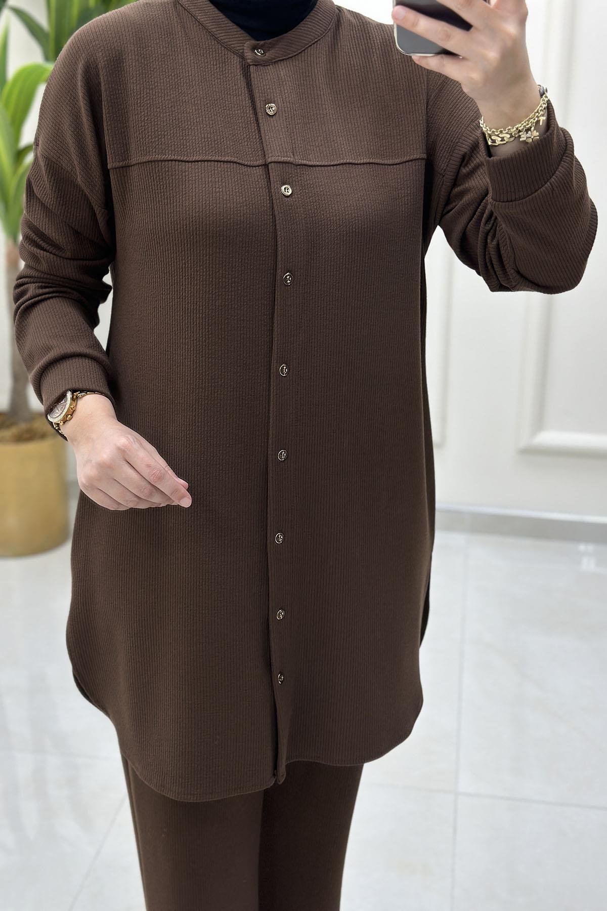 Tesettür Pantolonlu TakımÖnü Düğmeli Düşük Omuz Tunik ve Pantolon Kadın İkili Takım Kahverengi KADO 257792