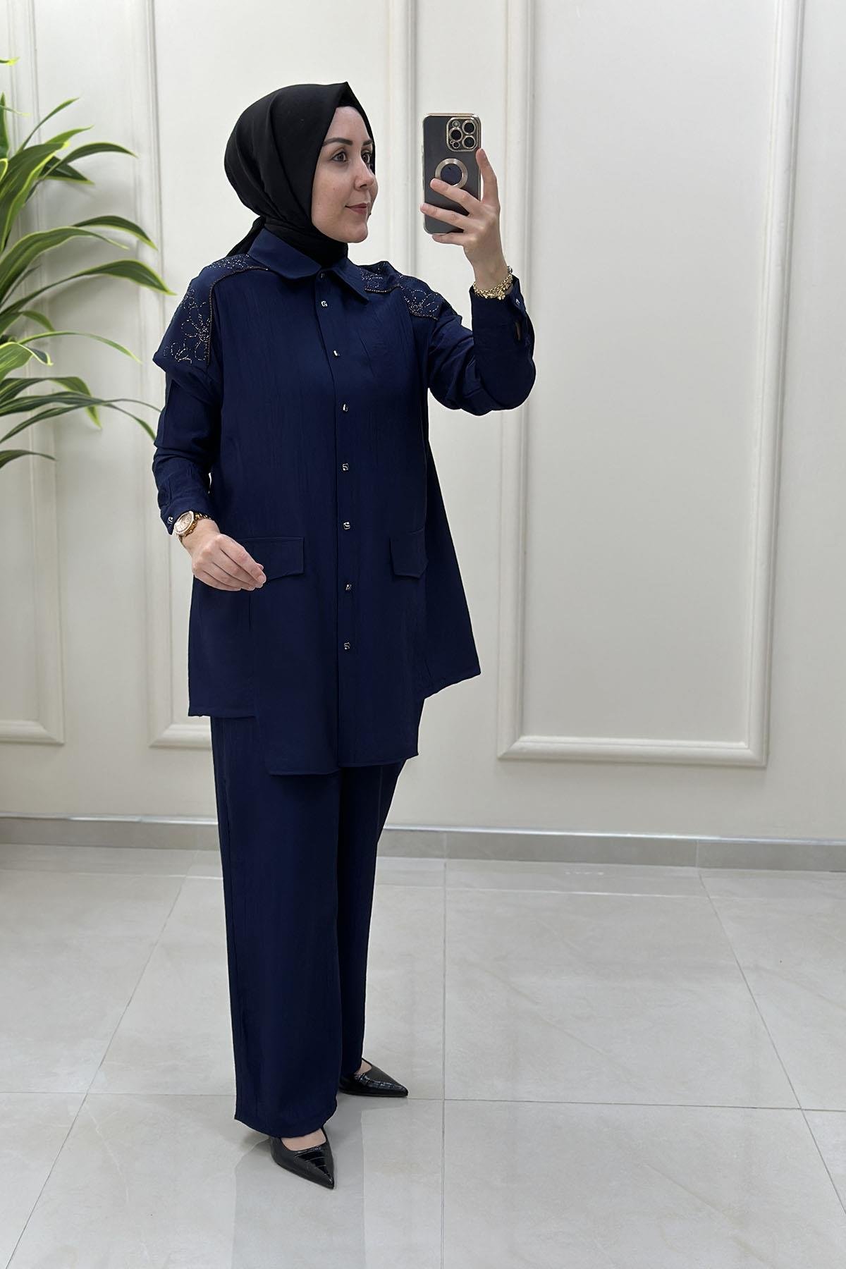 Tesettür Pantolonlu TakımÖnü Düğmeli Omuz Nakış Detaylı Tunik ve Pantolon Kadın İkili Takım Lacivert KADO 251362