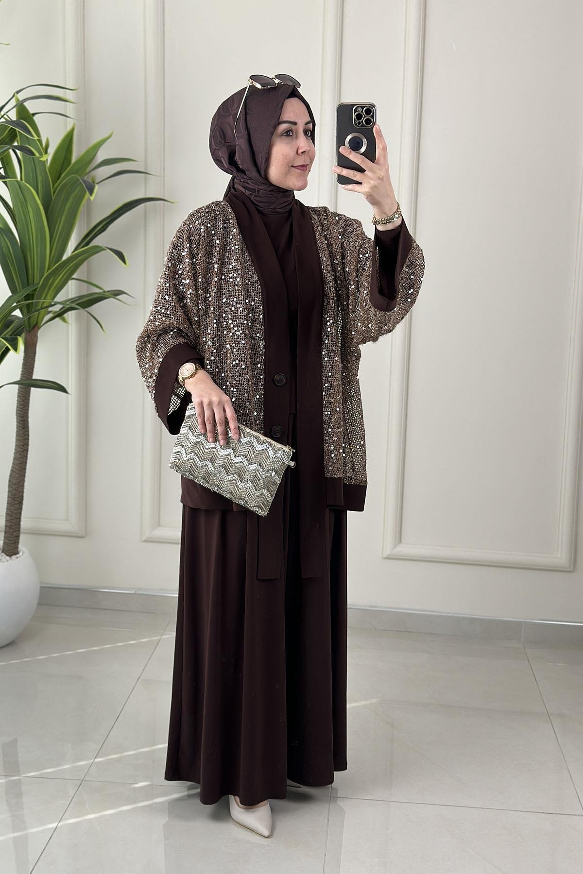 Tesettür Pantolonlu TakımÖnü Düğmeli Pul Payetli Ceket-Bluz ve Pantolon Kadın Üçlü Takım Kahverengi QSH 6492