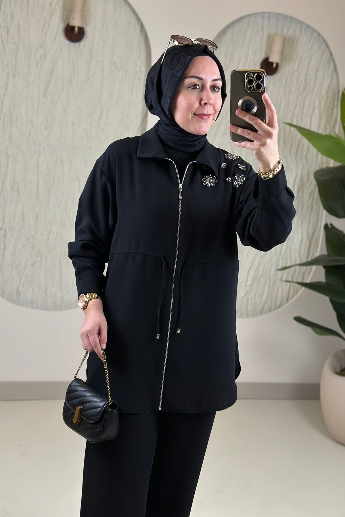 Tesettür Pantolonlu TakımÖnü Fermuarlı Omzu Taşlı Ceket ve Pantolon Kadın İkili Takım Siyah MLH 2805